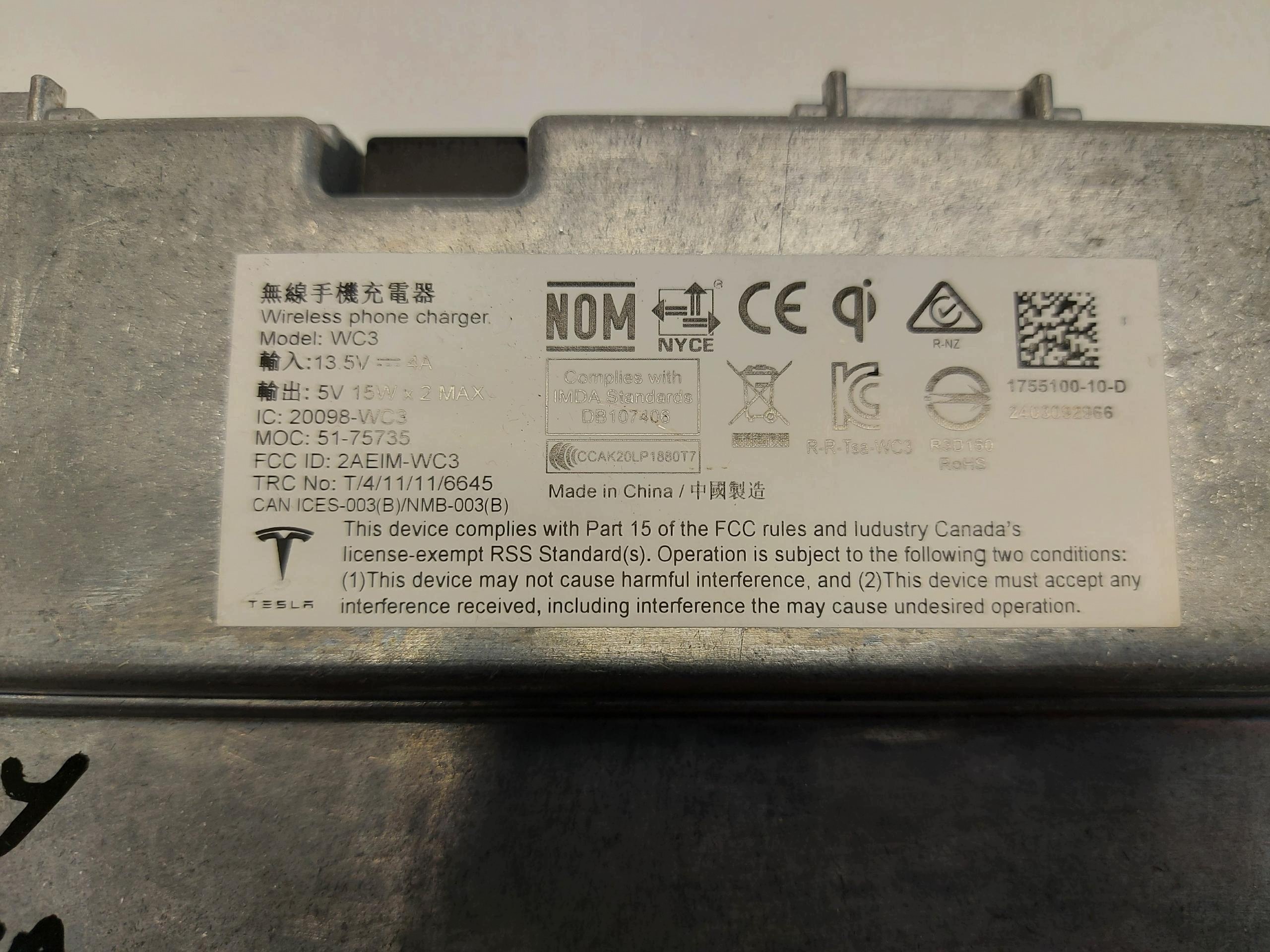TESLA MODEL Y 2024r LADOWARKA INDUKCYJNA 1755100-10-D