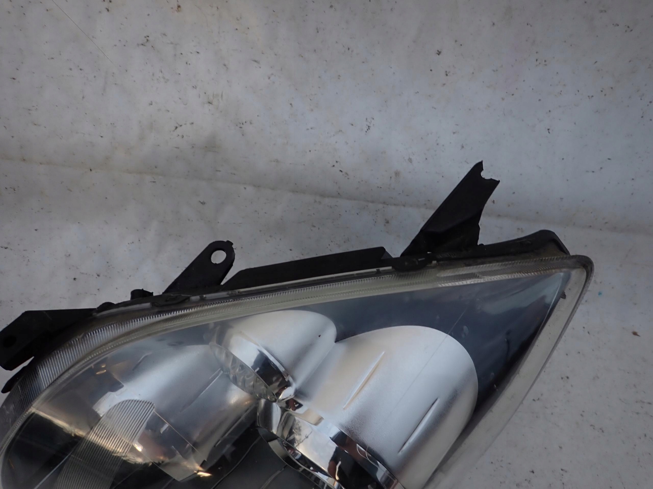 TOYOTA AVENSIS T25 LIFT 06-09 light left front