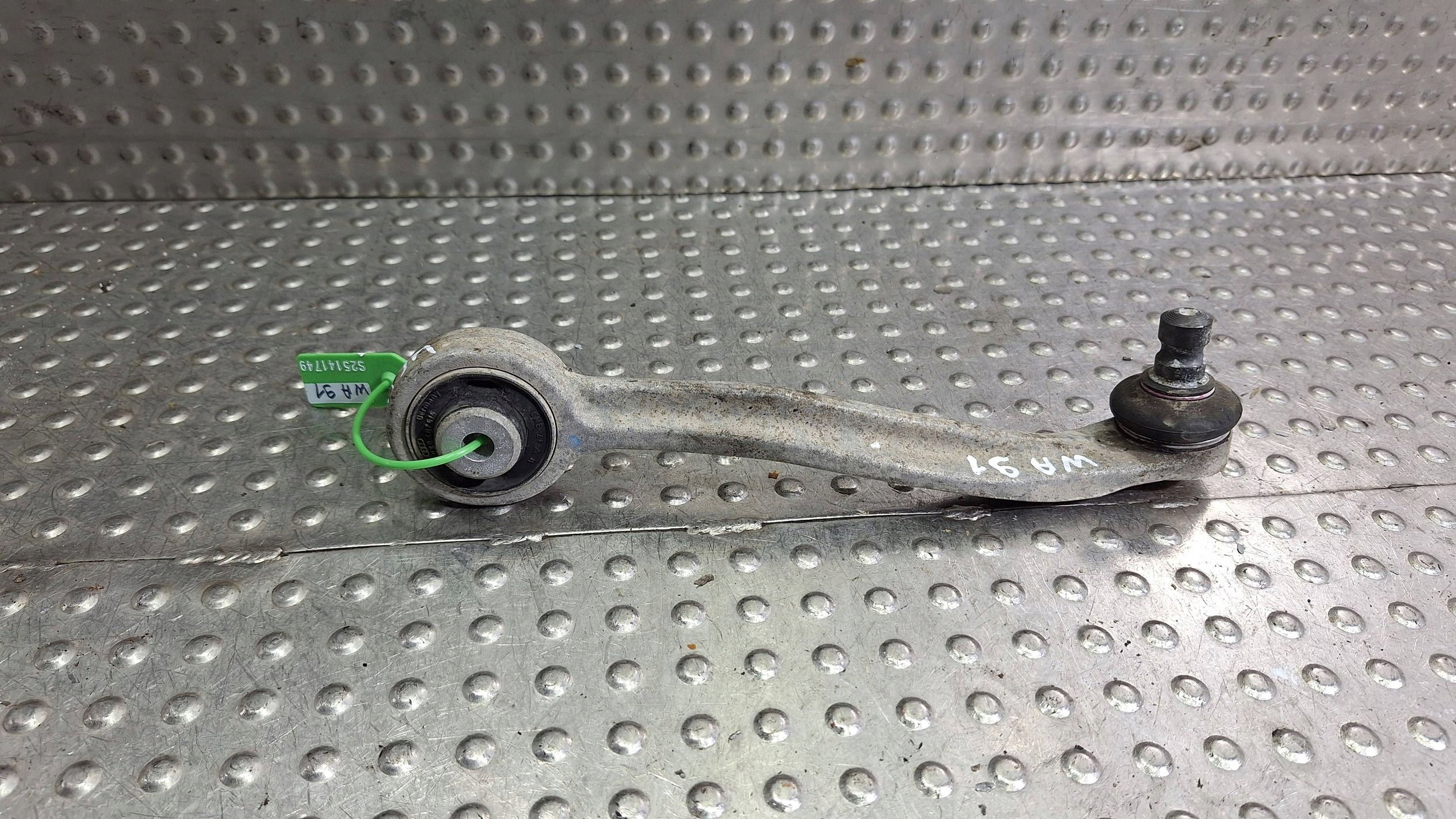 arm left front upper 8K0407509A AUDI A4 B8 A5 8T Q5 8R