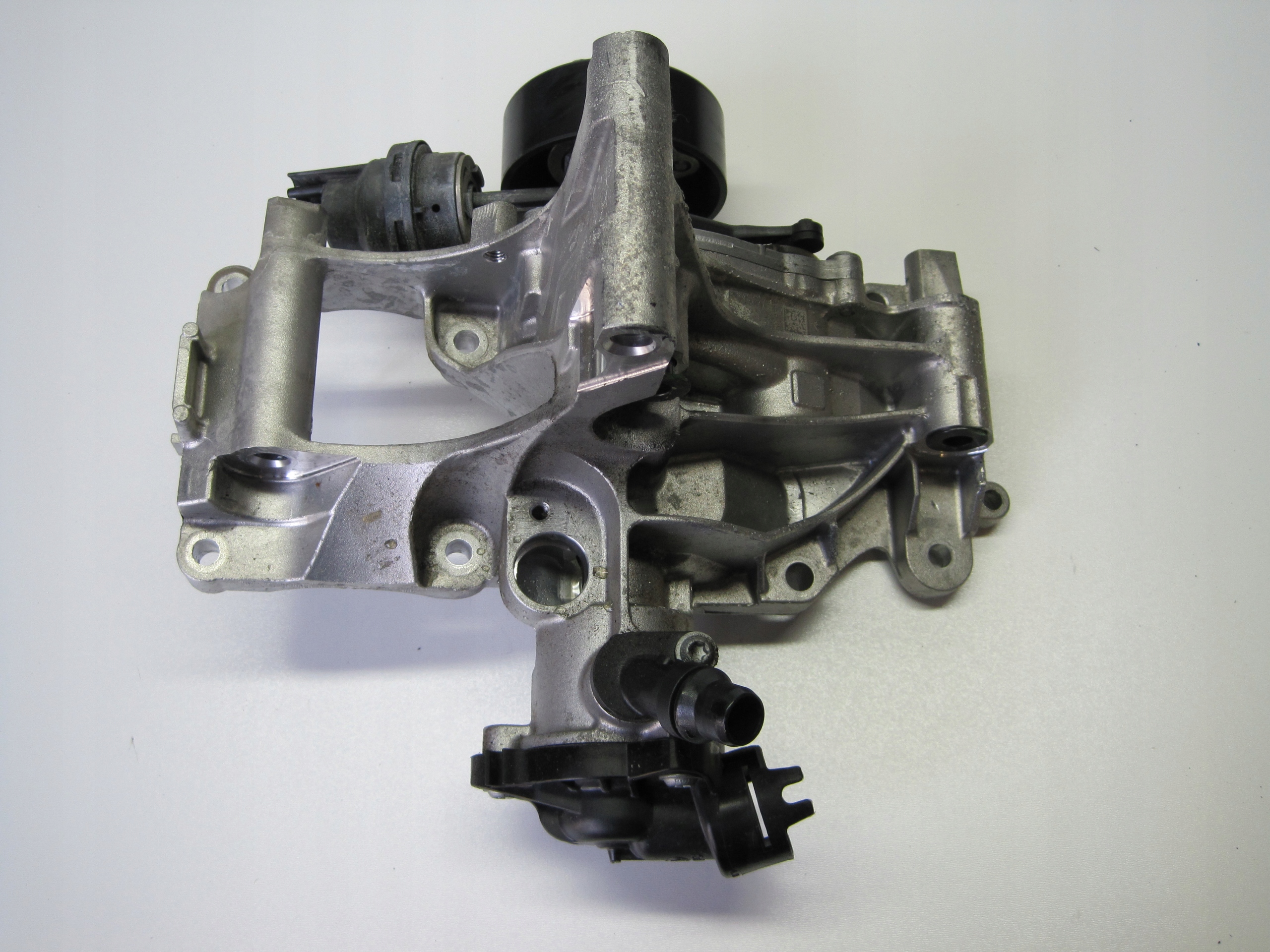 holder water pump BMW 5 G30 2,0D 8593269