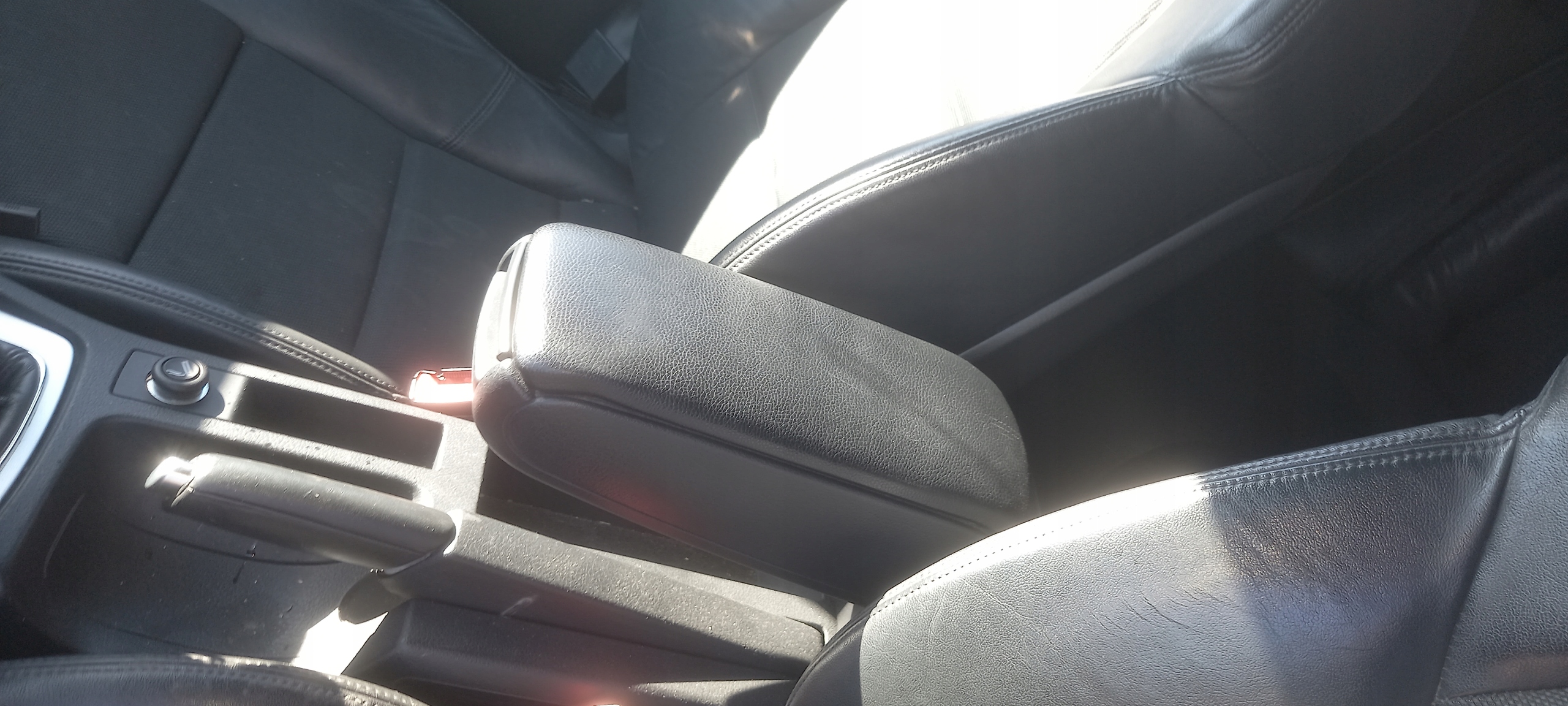 PODŁOKIETNIK PRZEDNI AUDI A4 B6 B7 CZARNY SOUL