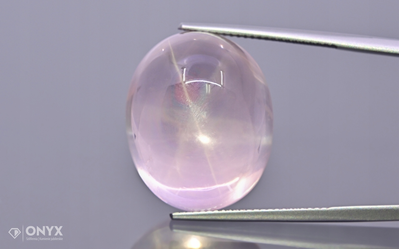 Růženín hvězdicovitý kabošon ovál 17x15 mm