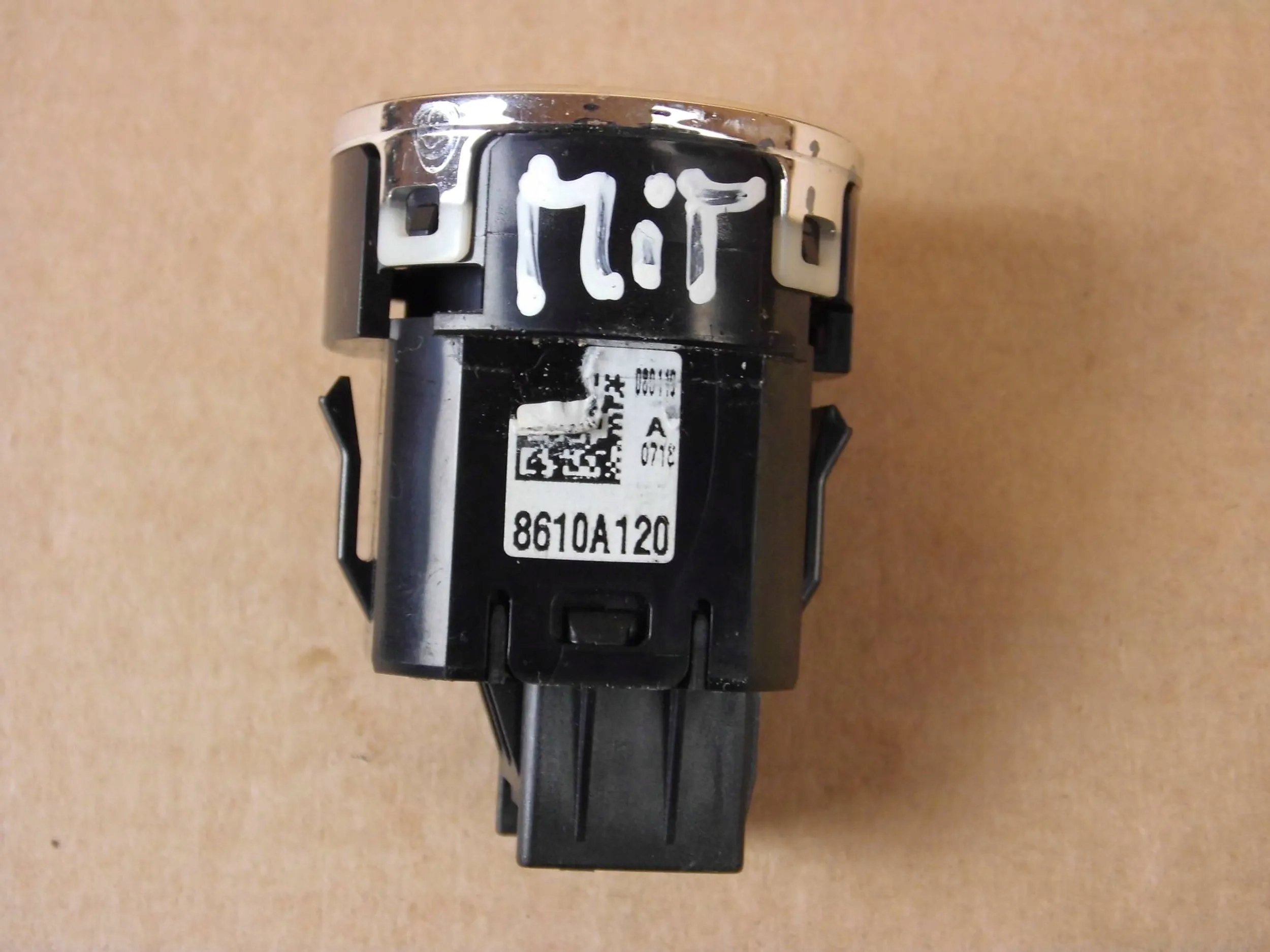 Mitsubishi Eclipse Cross switch blokady mostow button dyferencjalu