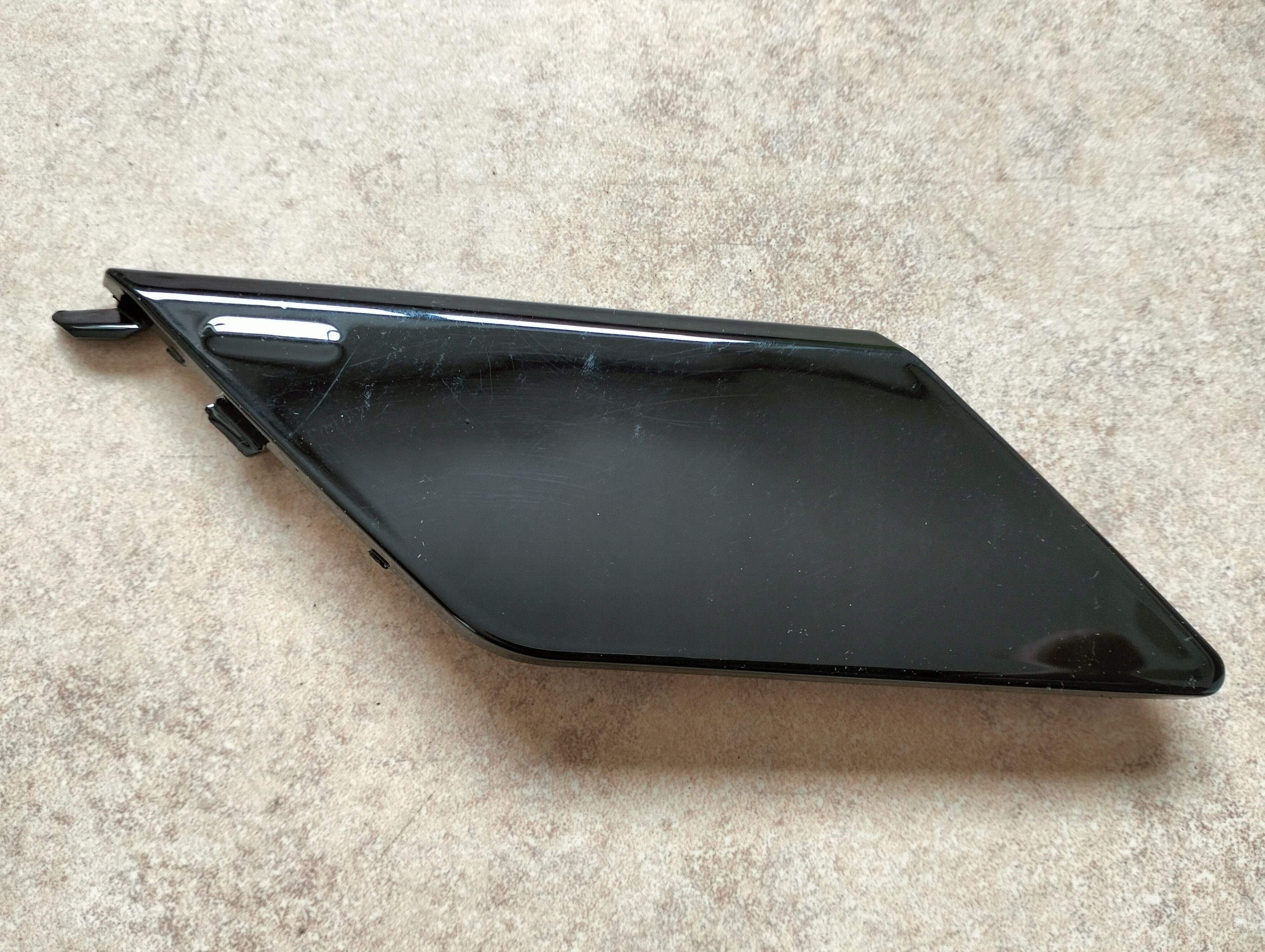 VOLVO XC60 II 2018- ZAŚLEPKA HAK ZDERZAKA TYŁ TYLNA CZARNA