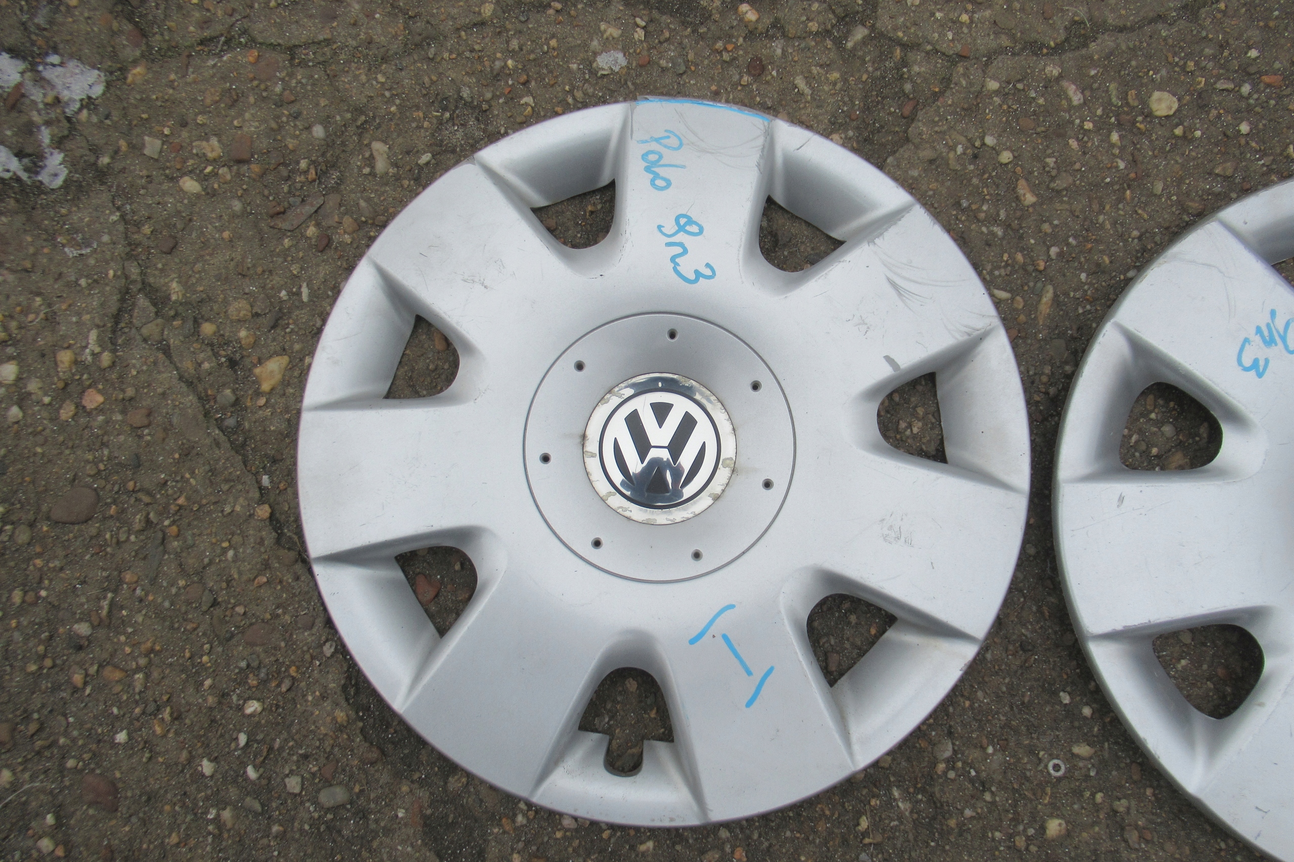 VW POLO 9N 08R Radklppen 15 ORGINAL KPL 6Q0601147P