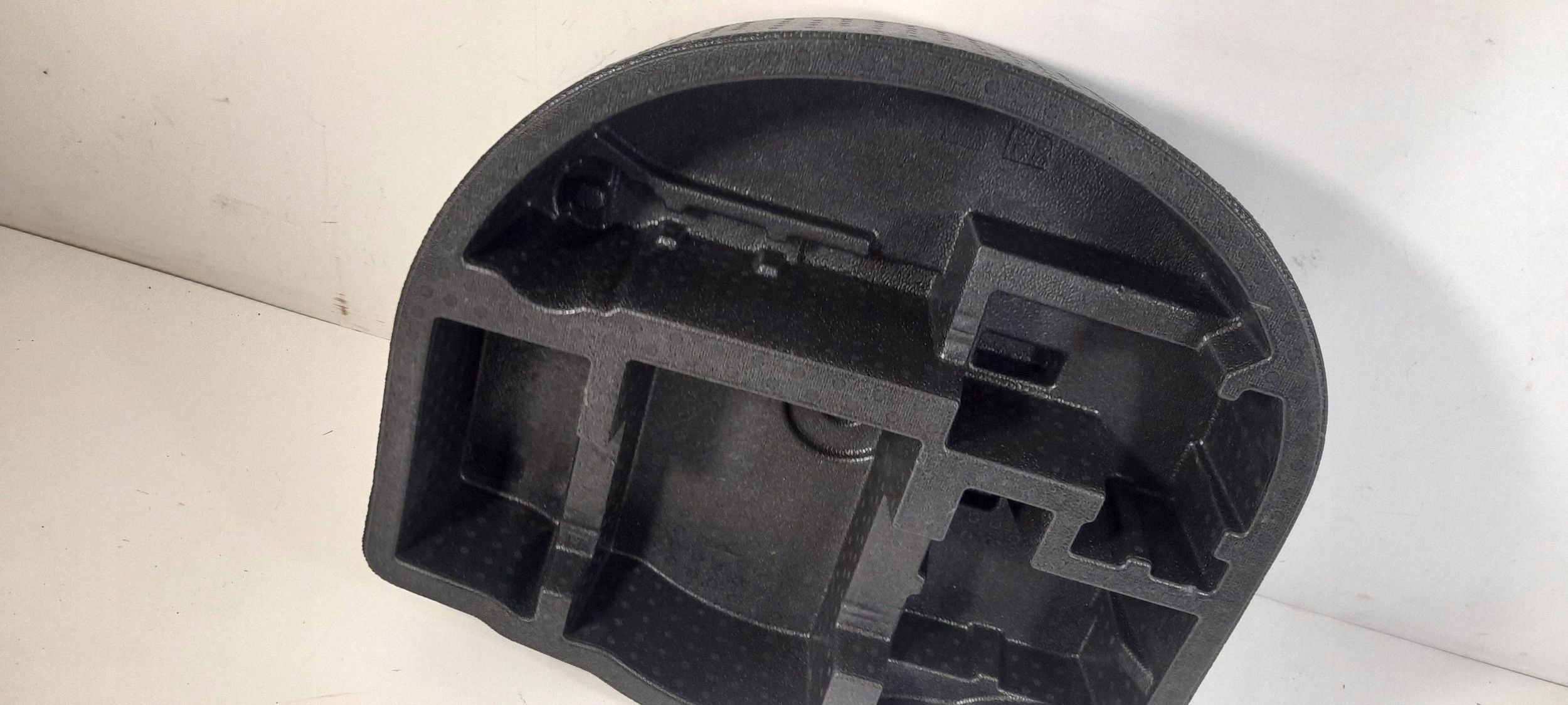Toyota Yaris XP21 insert polystirene boot 64993K0050 (YA11)