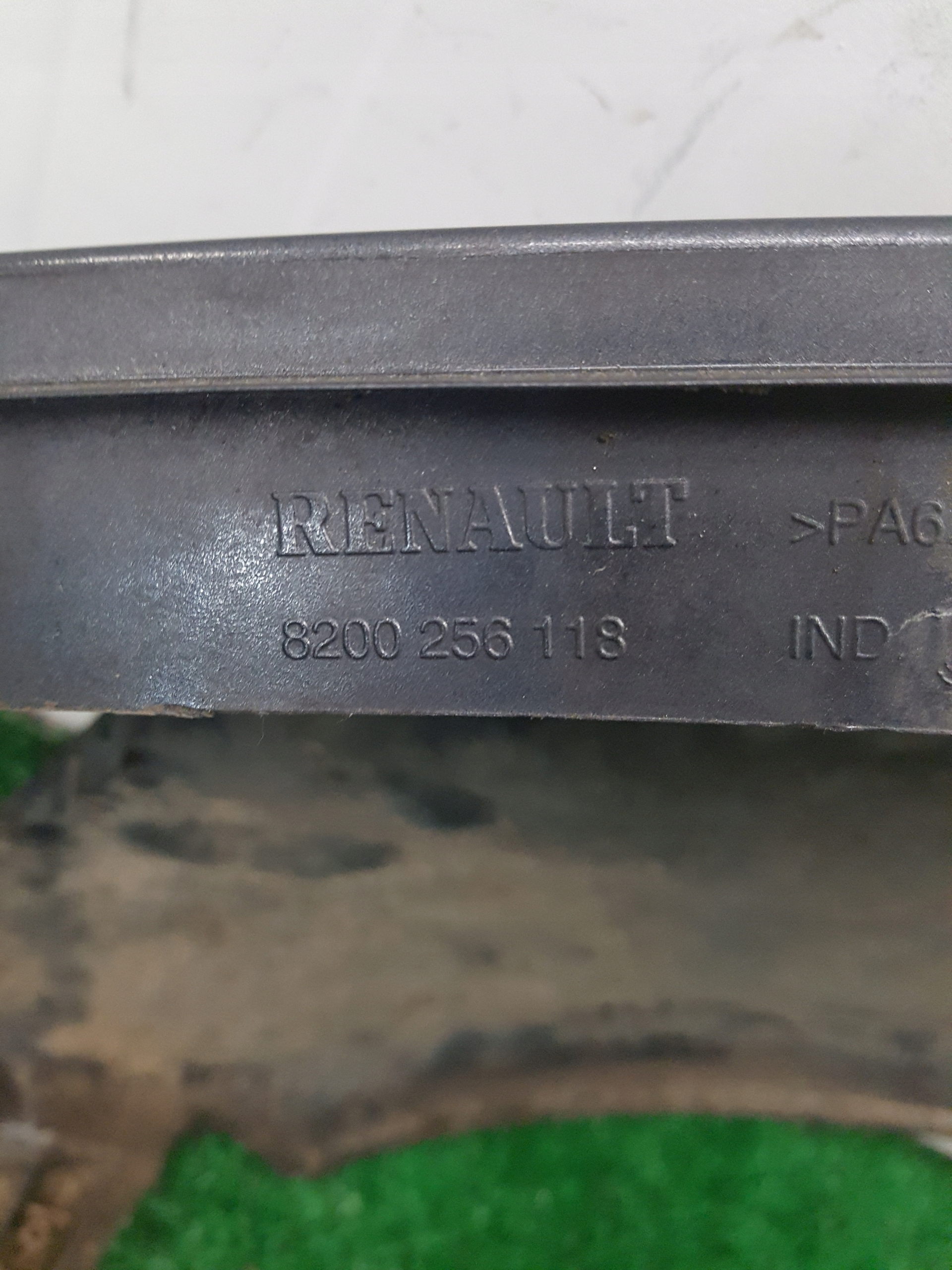 fender right front RENAULT CLIO 3 8200256118