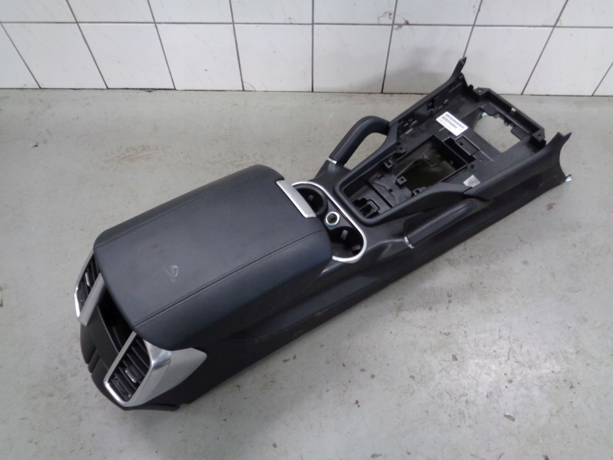 PORSCHE CAYENNE II 7P5 14R. ТУННЕЛЬ ПОДЛОКОТНИК