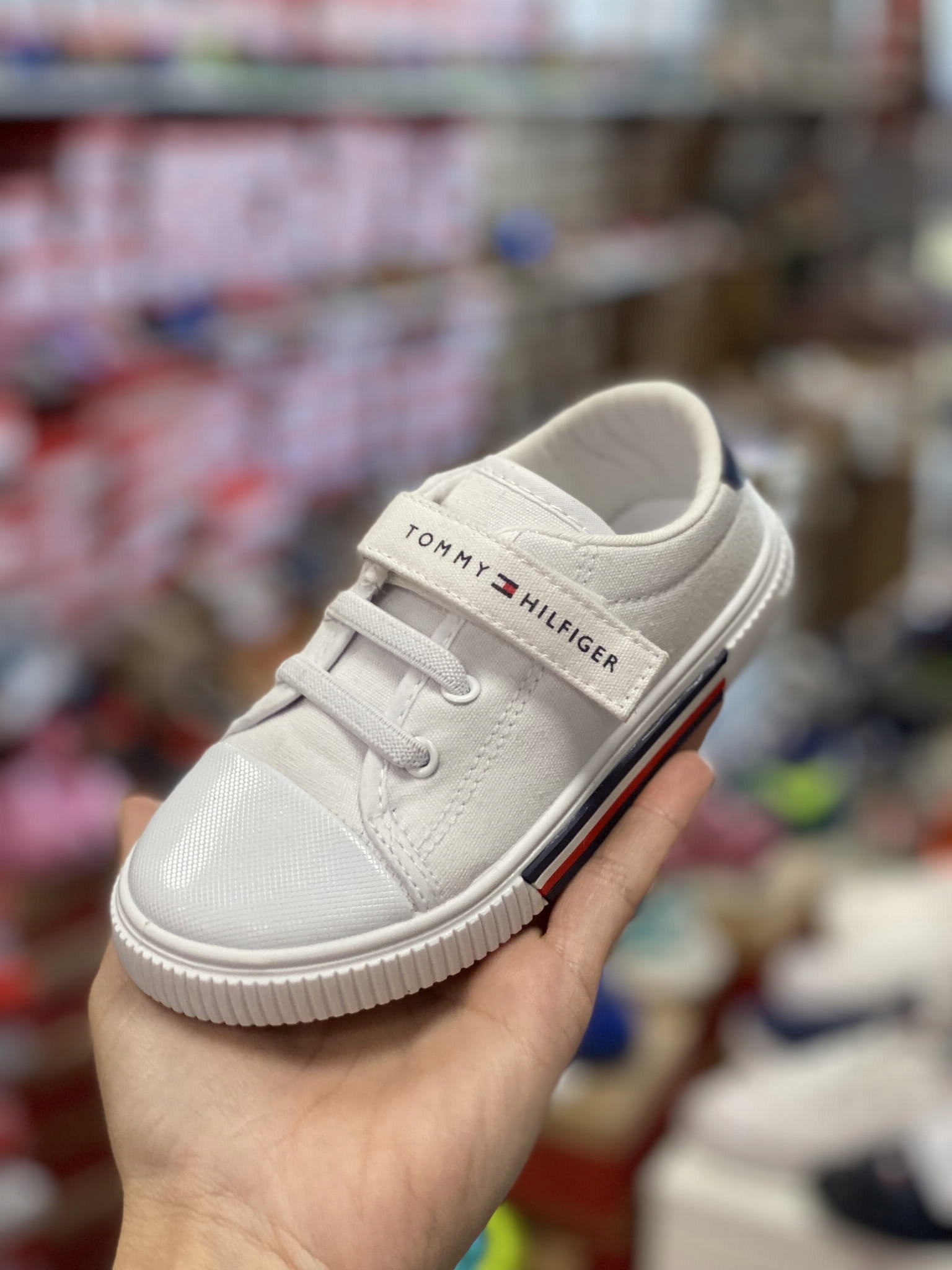 Tommy Hilfiger trampki dziecięce, białe r 24