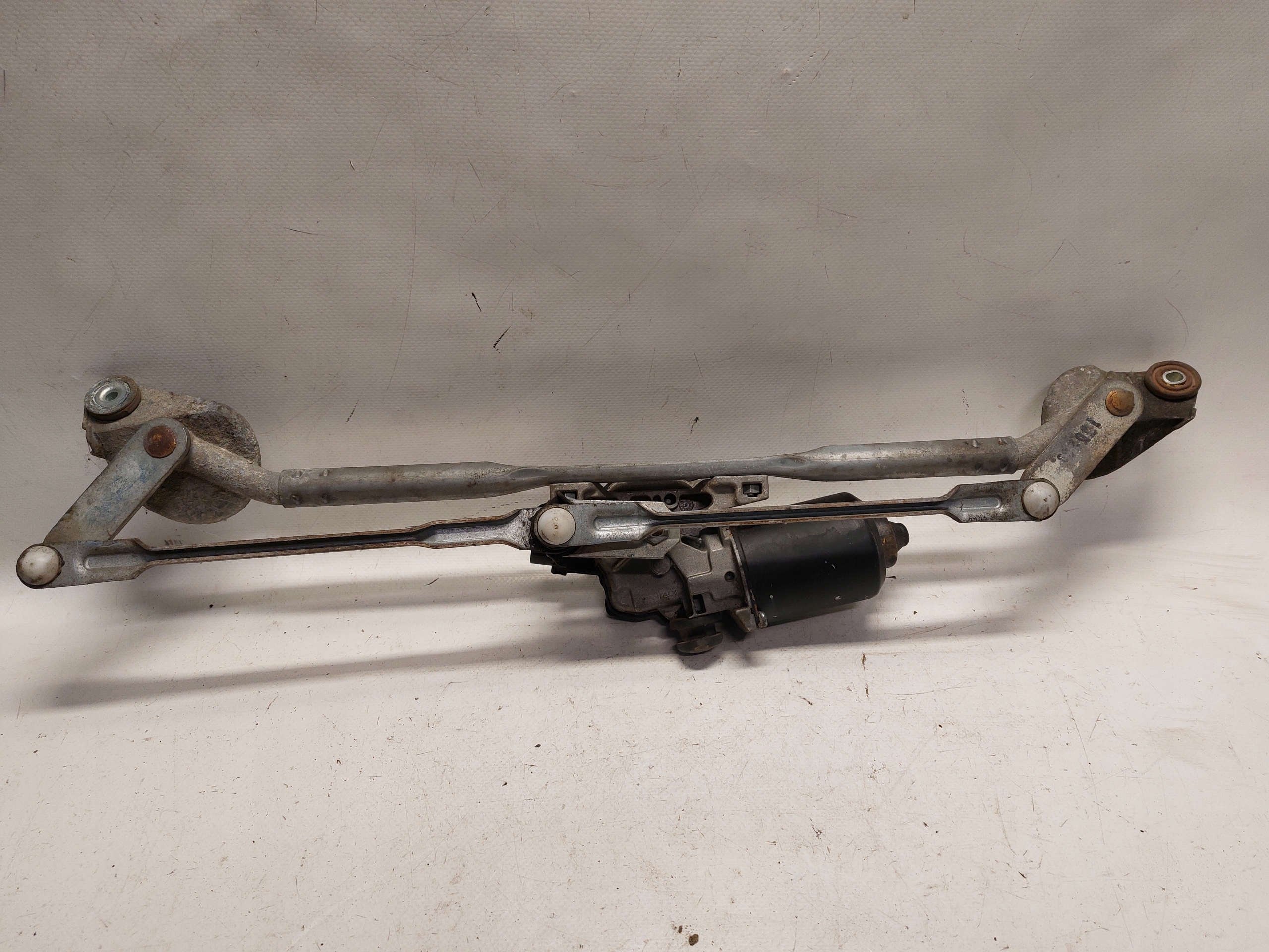 wiper mechanism front TOYOTA AVENSIS