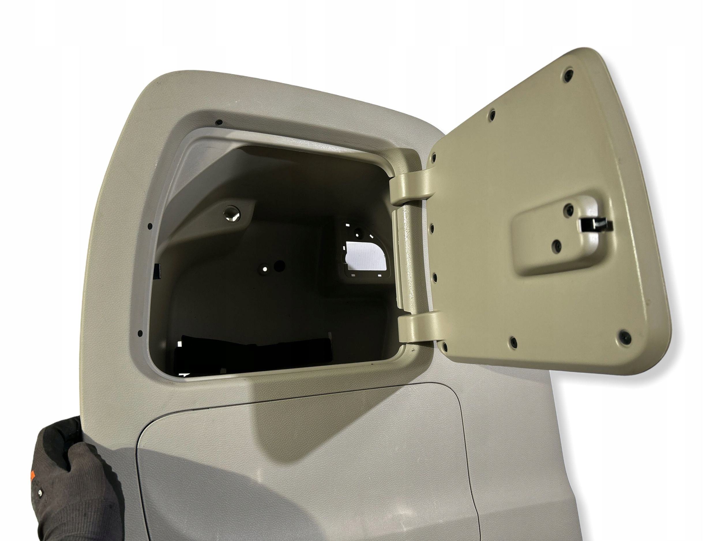 bok panel skříňka spolujezdce kufru Chrysler Pacifica 2021