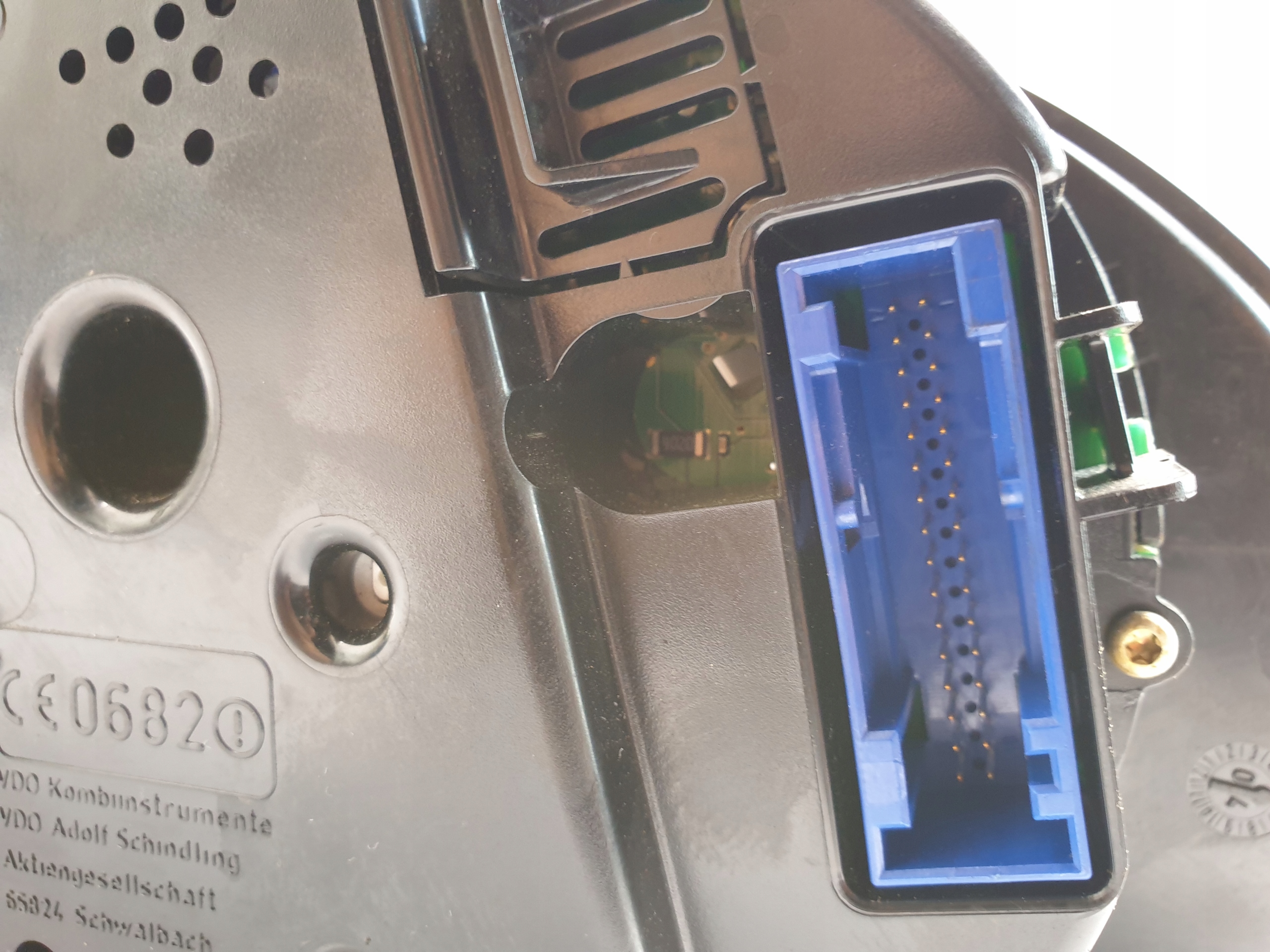 спидометр часы volkswagen oe 110080198