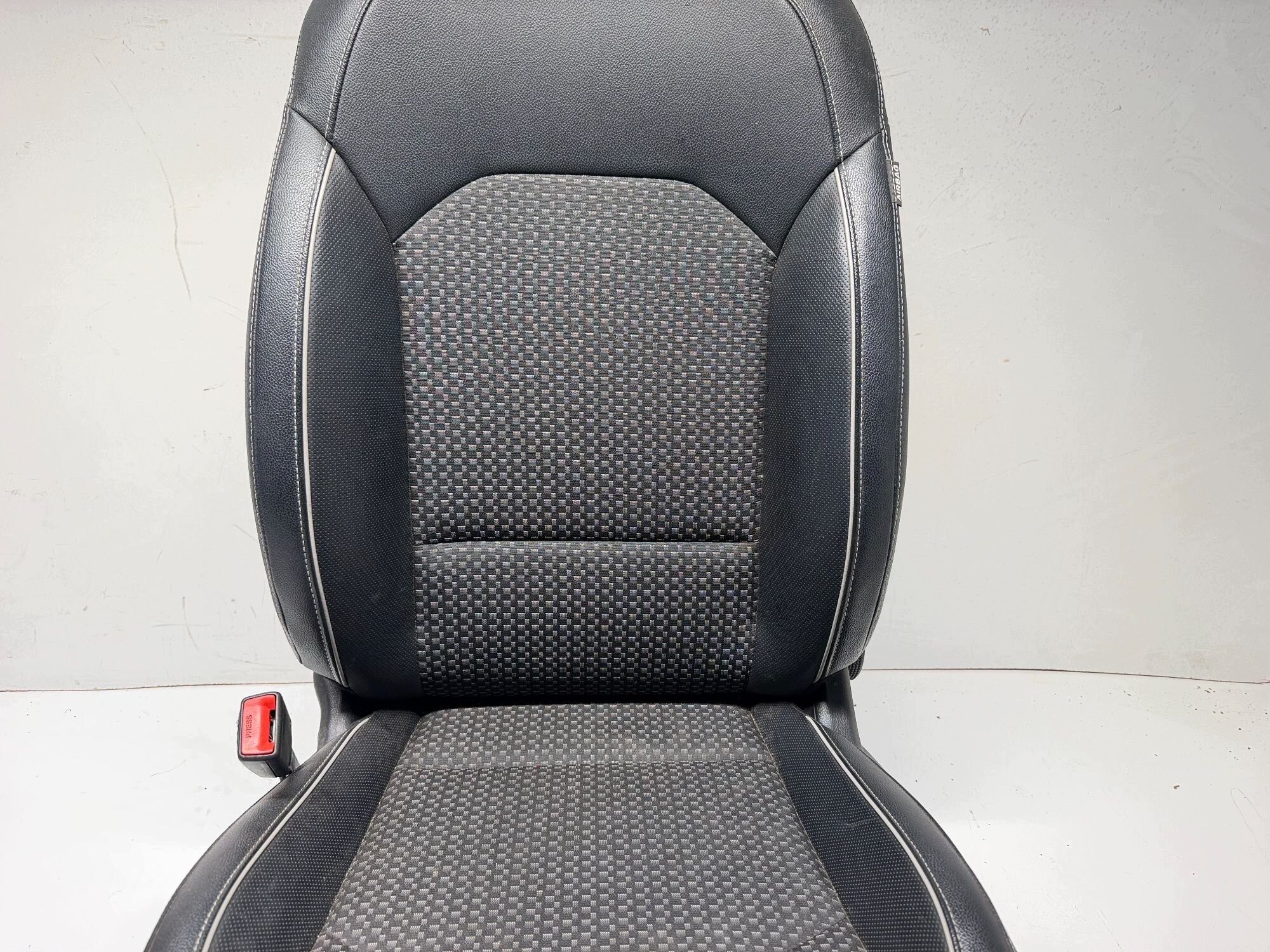 seat left driver´s KIA CEED III POL leather 2017- LADNY