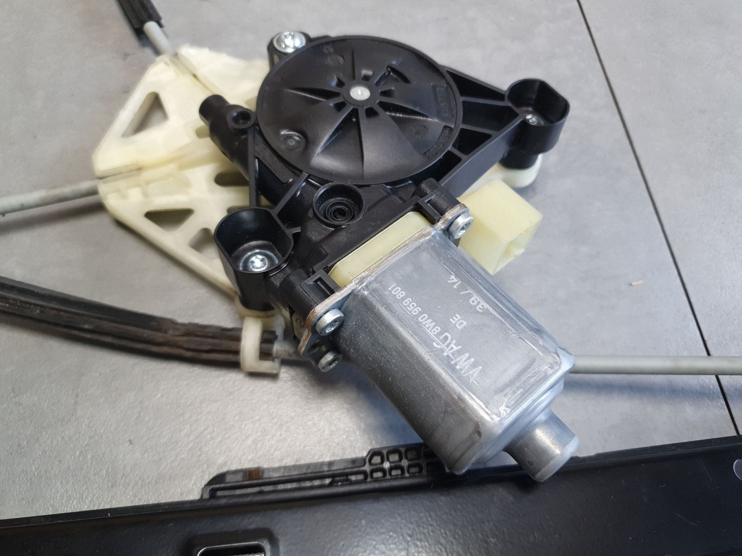 Audi Q7 4M fensterhebermotor rechts heck 4M0839462A