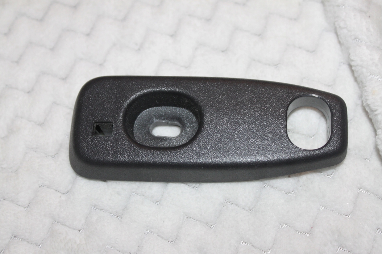 Trafic Vivaro Talento plastik zaślepka rygla Rygiel