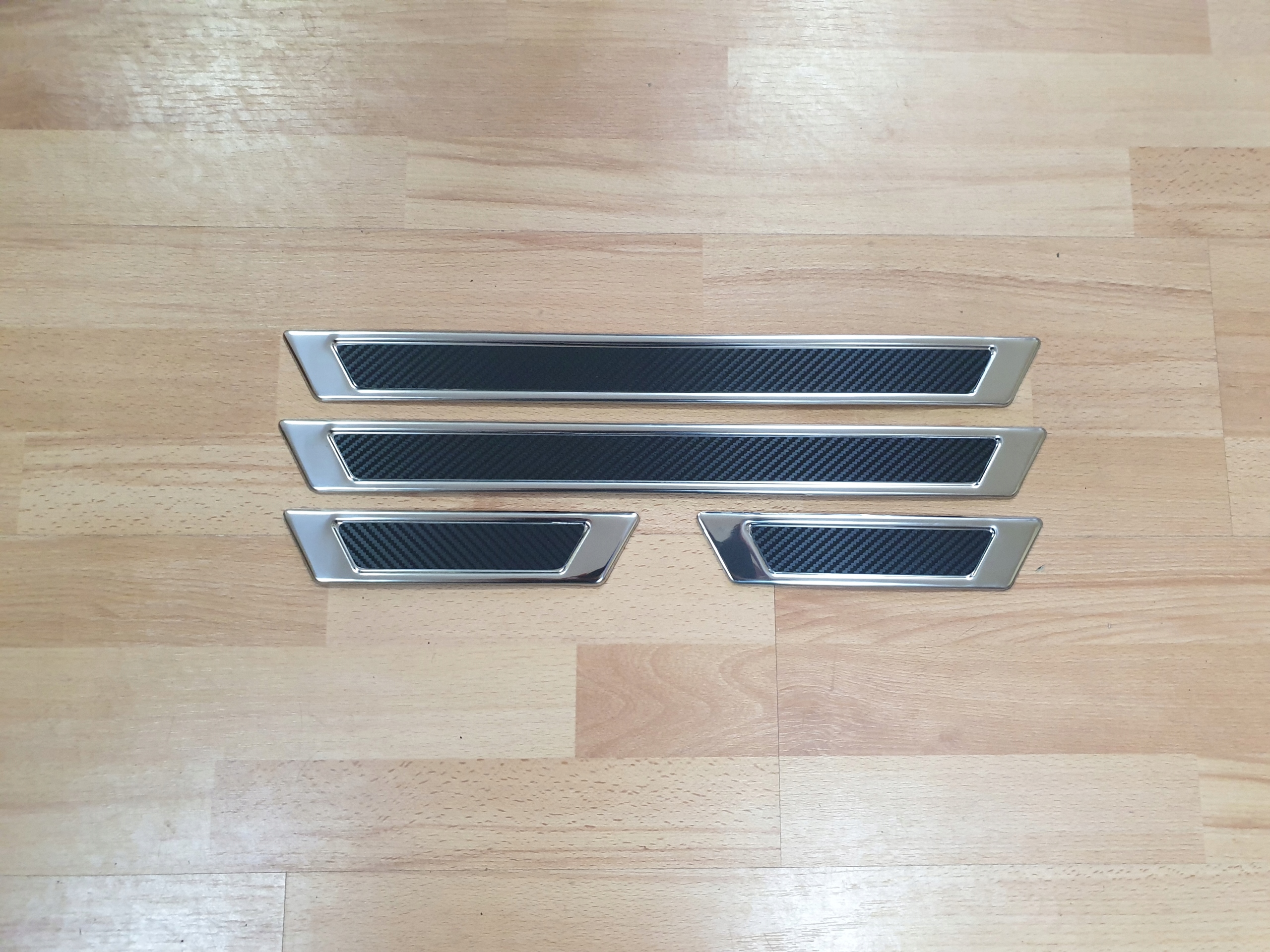 RENAULT MODUS SCENIC NAKLADKI LISTWY PROGOWE Manufacturer catalog number UNIWERSALKARBON
