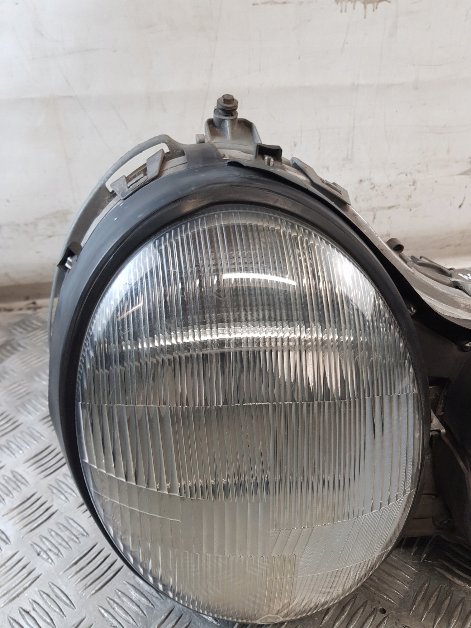 light right front 144870 MERCEDES W210