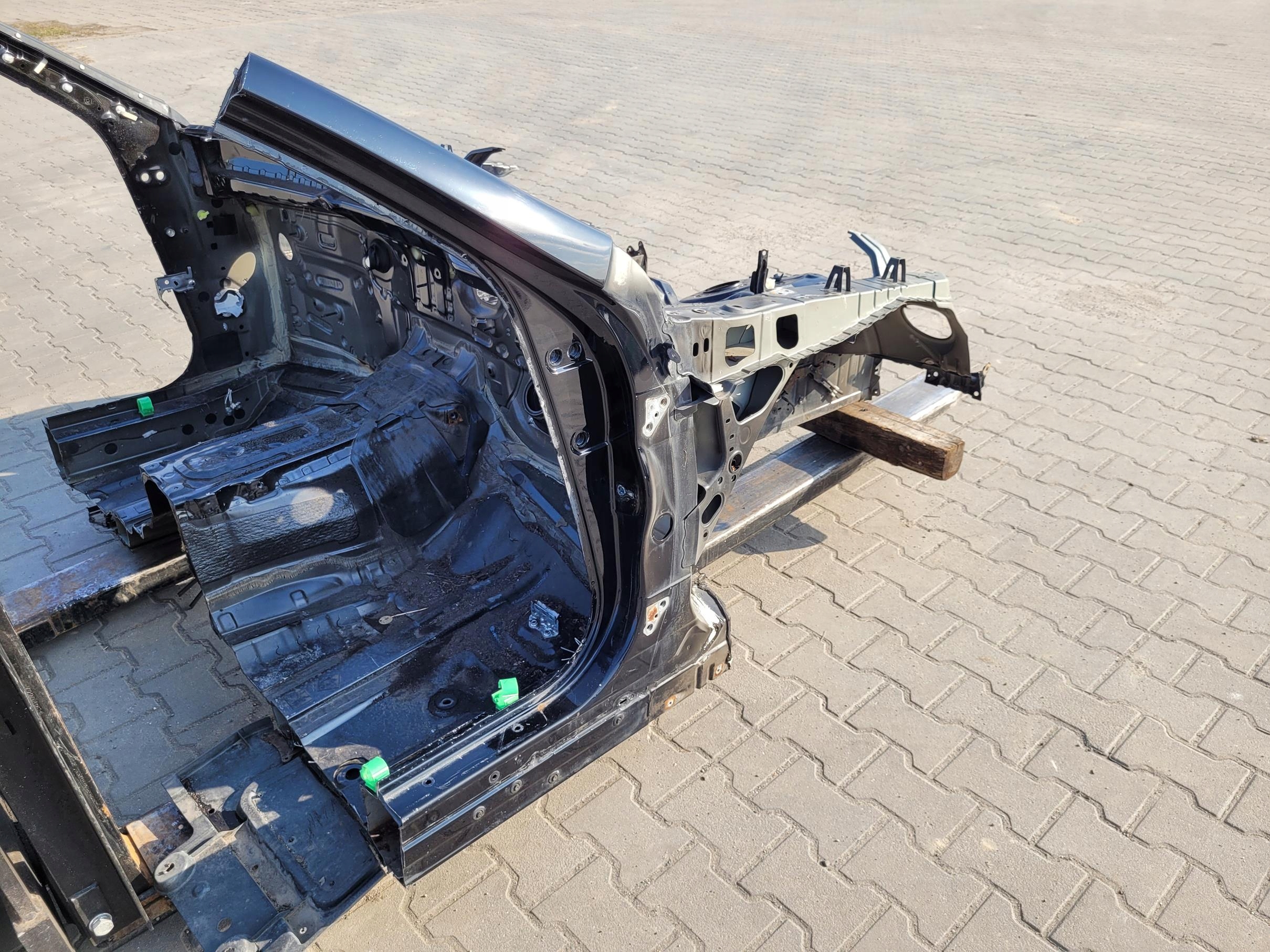 quarter front front right quarter LEXUS LS 600 LS600 IV 5.0