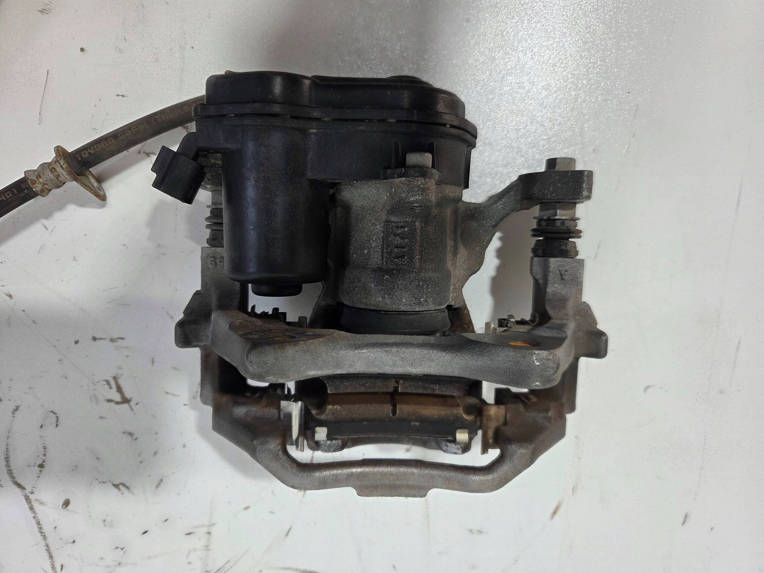Toyota Corolla E210 E21 caliper brake rear right F394C (B718)