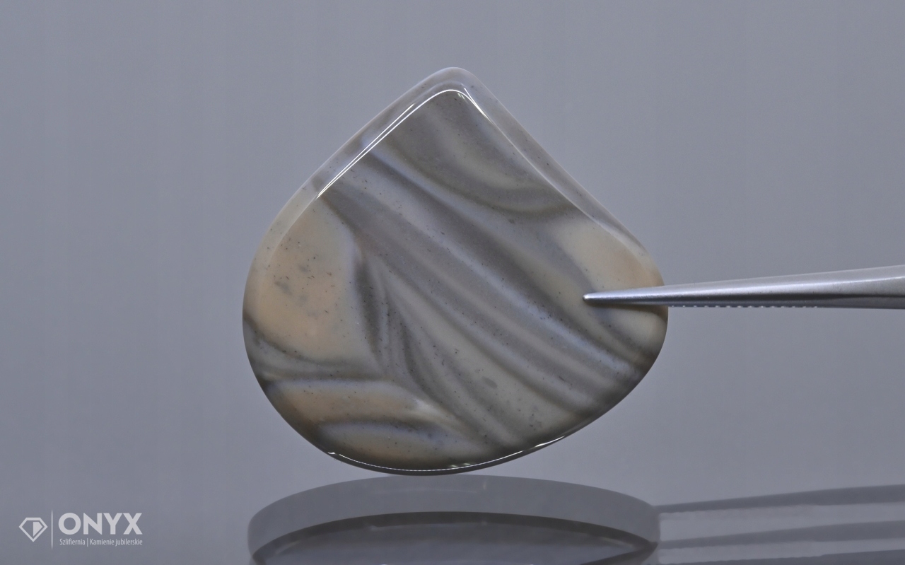 Křemílek pruhovaný kabošon nepravidelný 32,5x31 mm