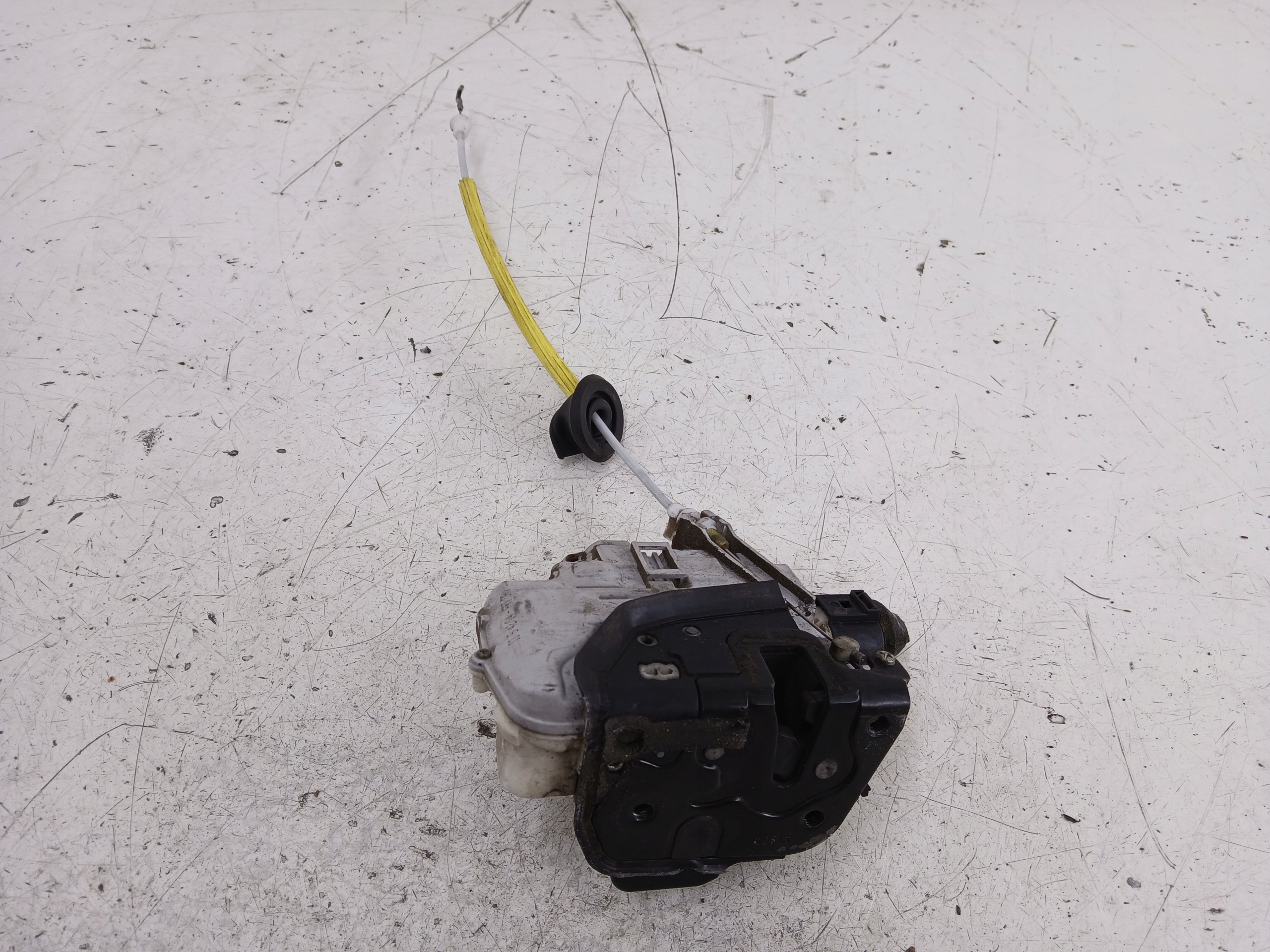 AUDI A3 8P lock door left front 4F1837015