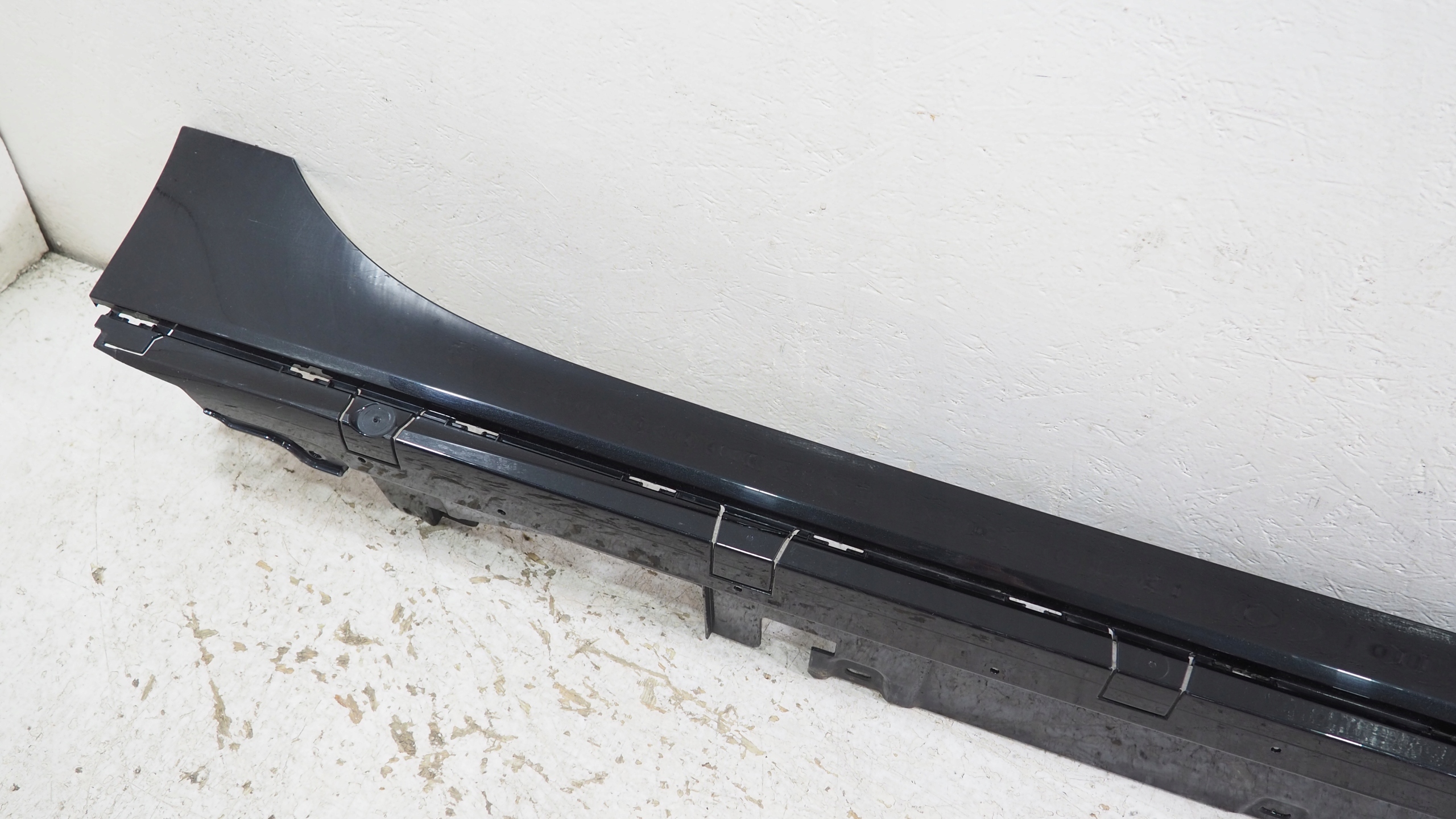 BMW 1 F40 M Pakiet moulding threshold right 8072574