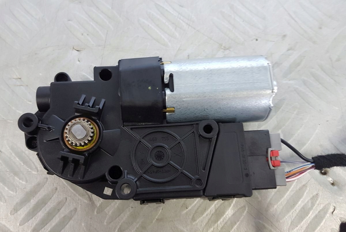 Range Rover Velar 560 Silniczek szyberdachu rolety Part manufacturer Land Rover original OE