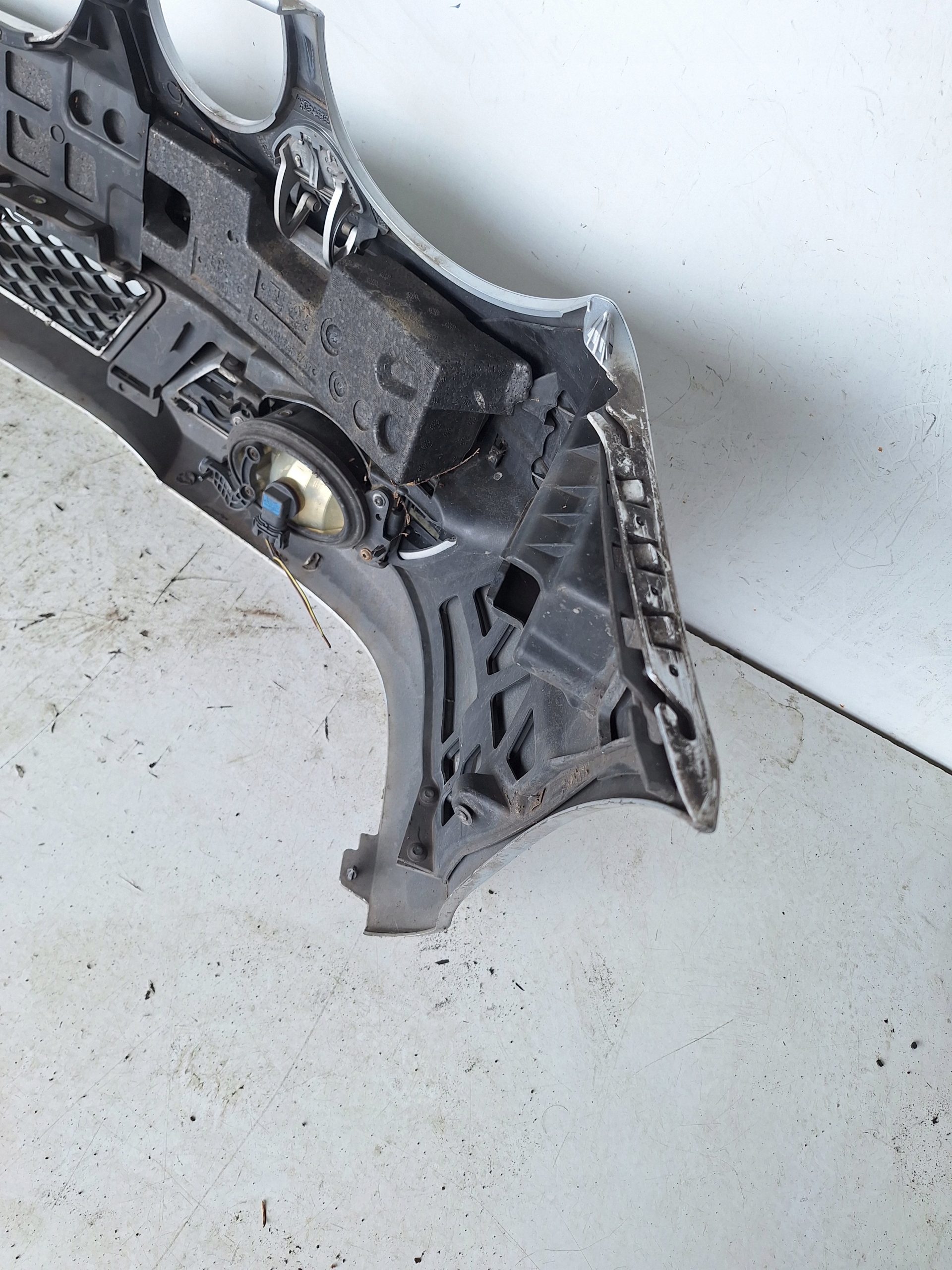 MERCEDES E-KLASA W211 LIFT 06-08 bumper + XENON
