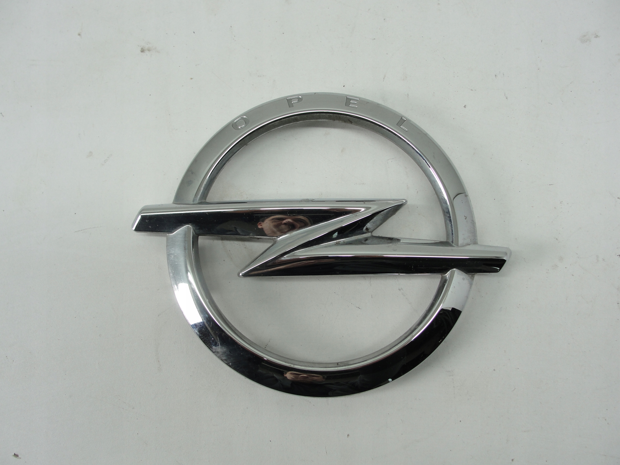 EMBLEMAT NA GRILL OPEL CROSSLAND X 2017-20 39084455