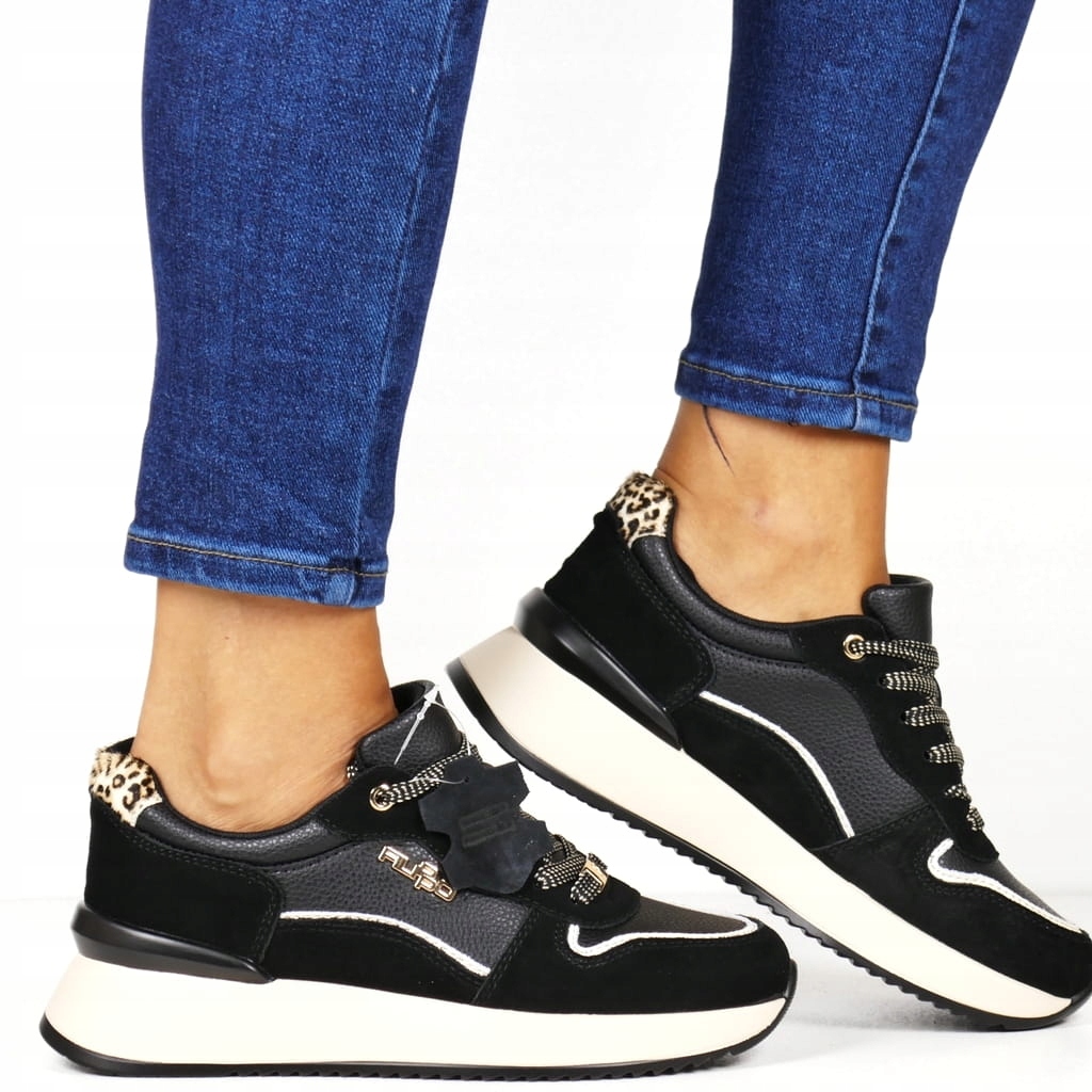 Dámské Kožené Polobotky S Tlustou Podrážkou A Černým Topem