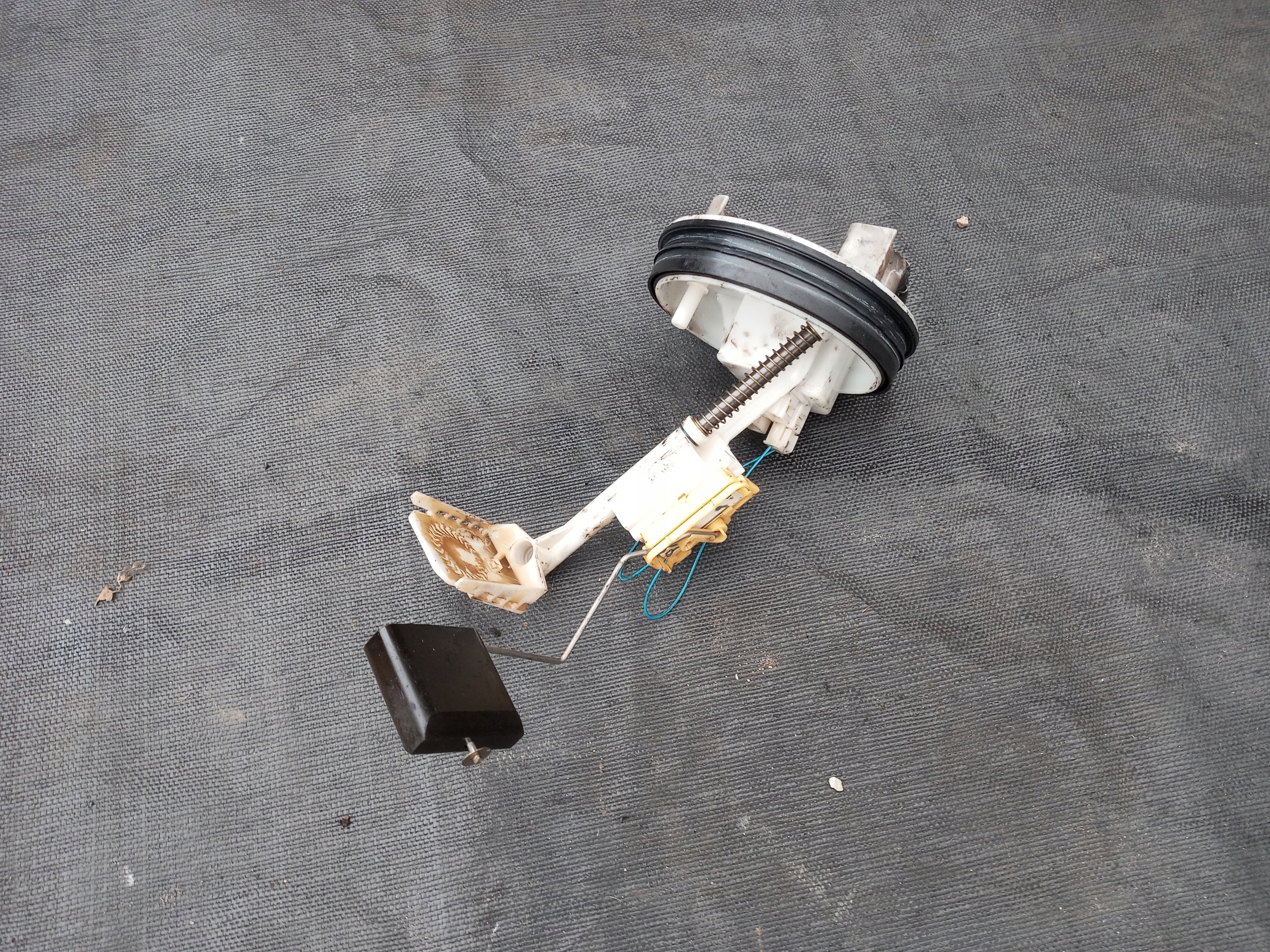 W211 czujnik pływak poziomu paliwa