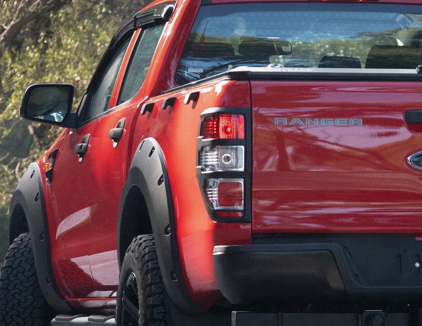 2489889 - КОМПЛЕКТ ЧЕХЛОВ ЗАДНИХ ФОНАРЕЙ ЧЕРНЫЙ FORD RANGER