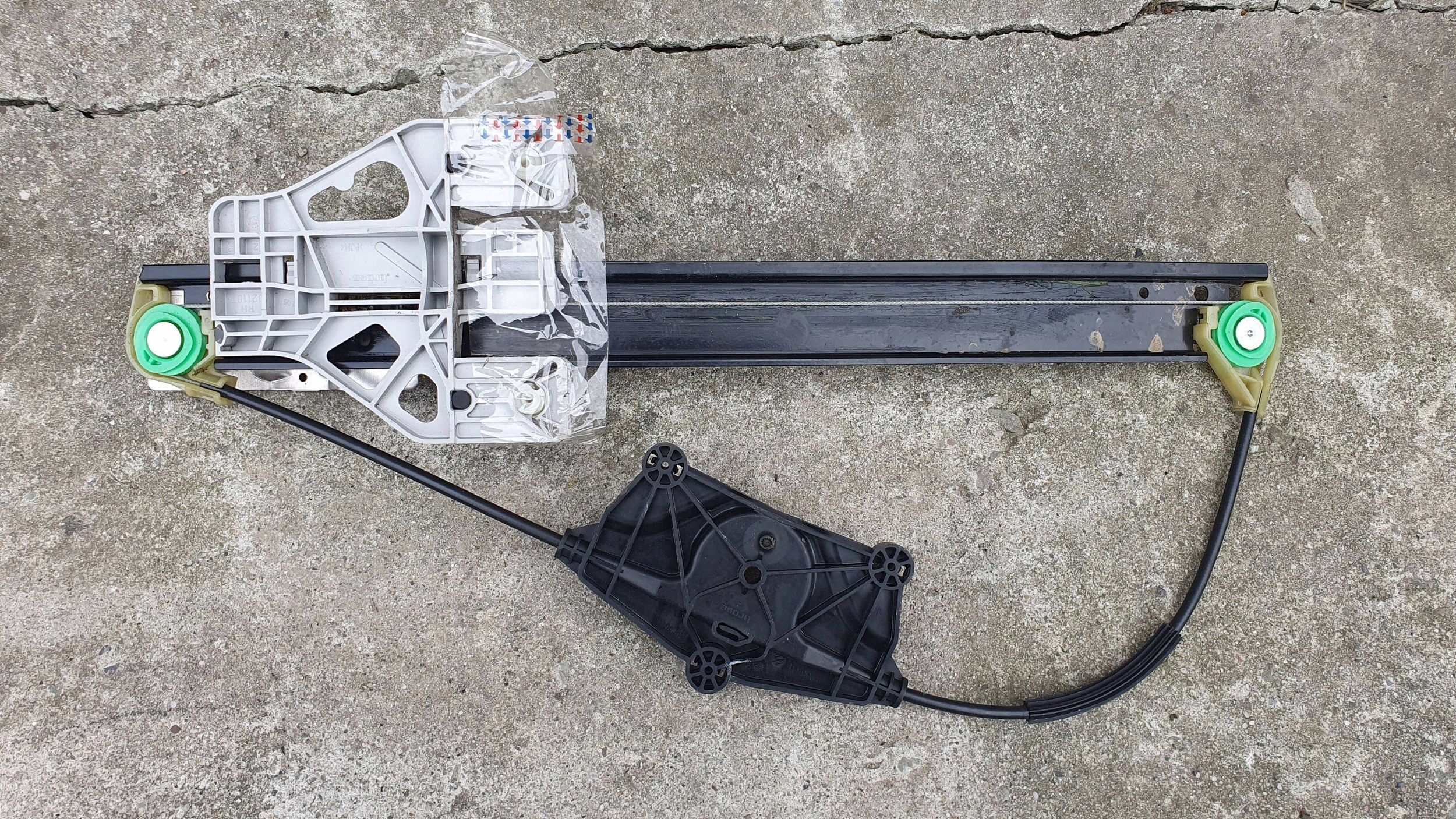 Audi A4 S4 B8 8K 8K0 window regulator right rear part