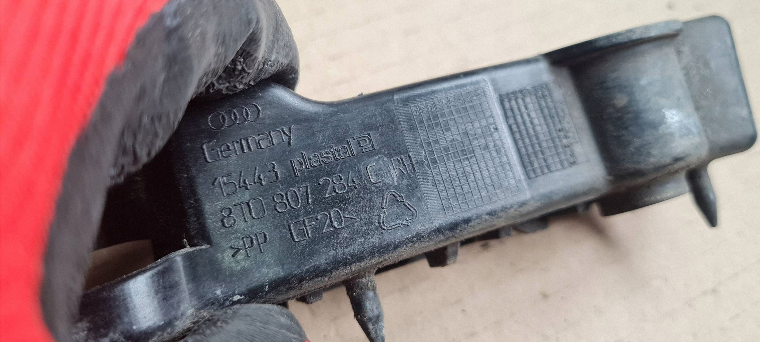 A5 8T LIFT S5 support holder bracket of a bumper right front 8T0807284C