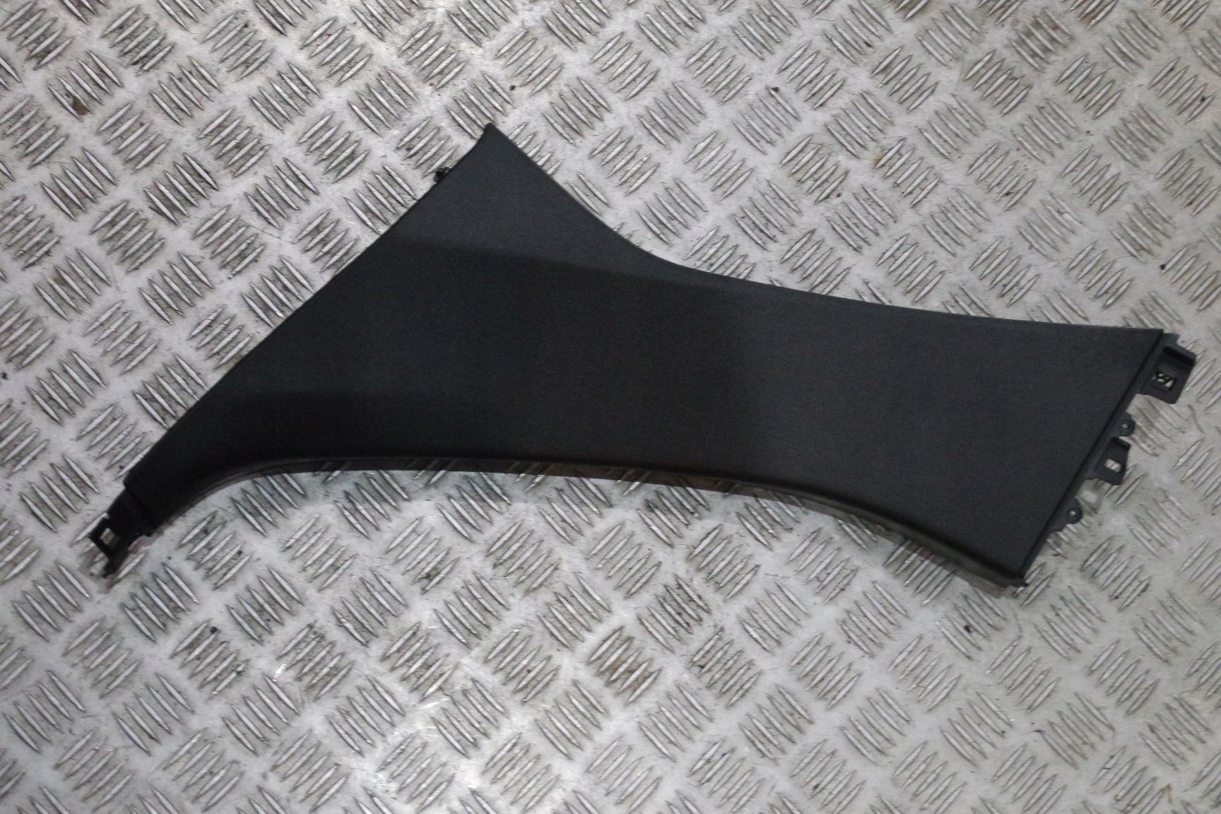 LEWA OSLONA WNETRZA SLUPKA B CAYMAN 982 98155521503