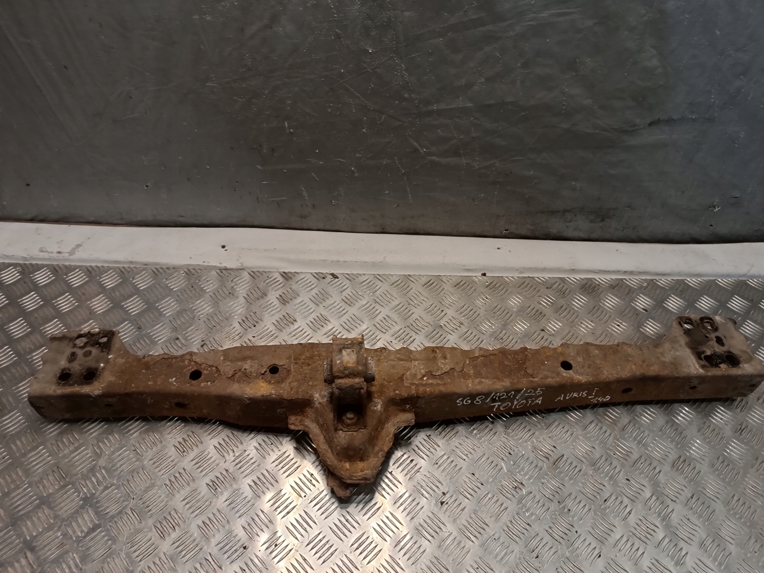 sider pillar below radiator TOYOTA AURIS and 1.4 D4D 2007r