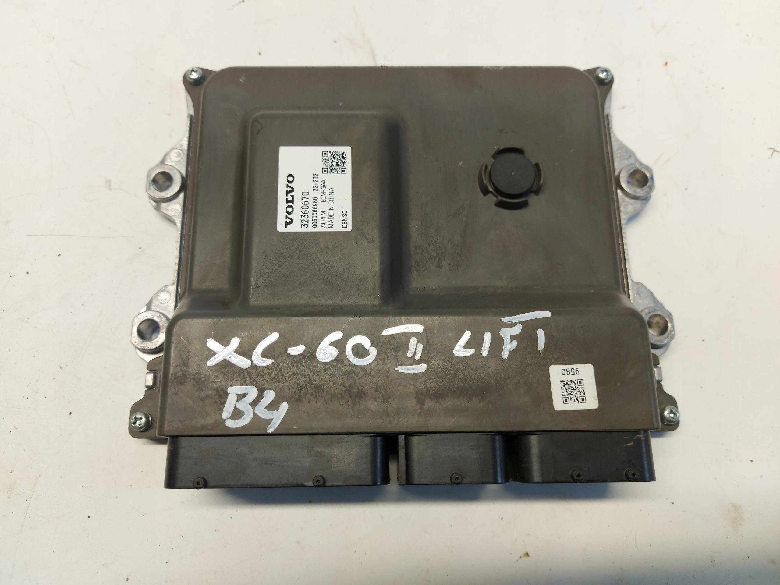 VOLVO XC60 II LIFT B4 2.0B computer control unit ECU 32360670