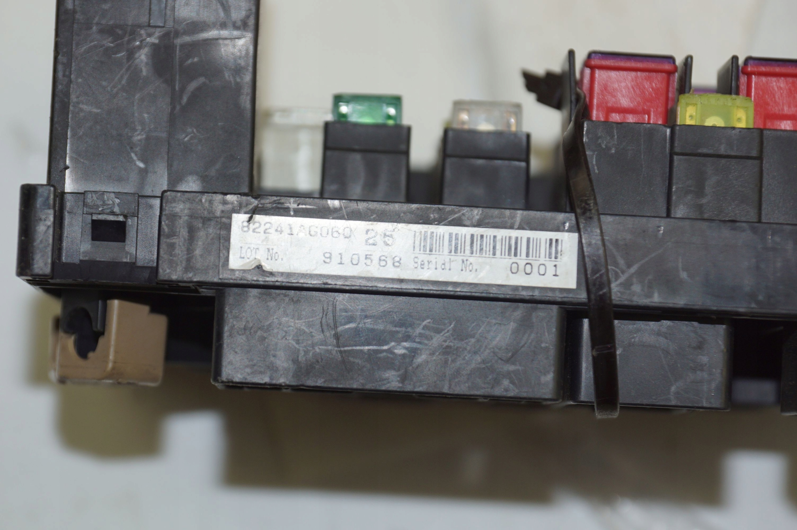 Module fusibles 82241AG060 SUBARU LEGACY