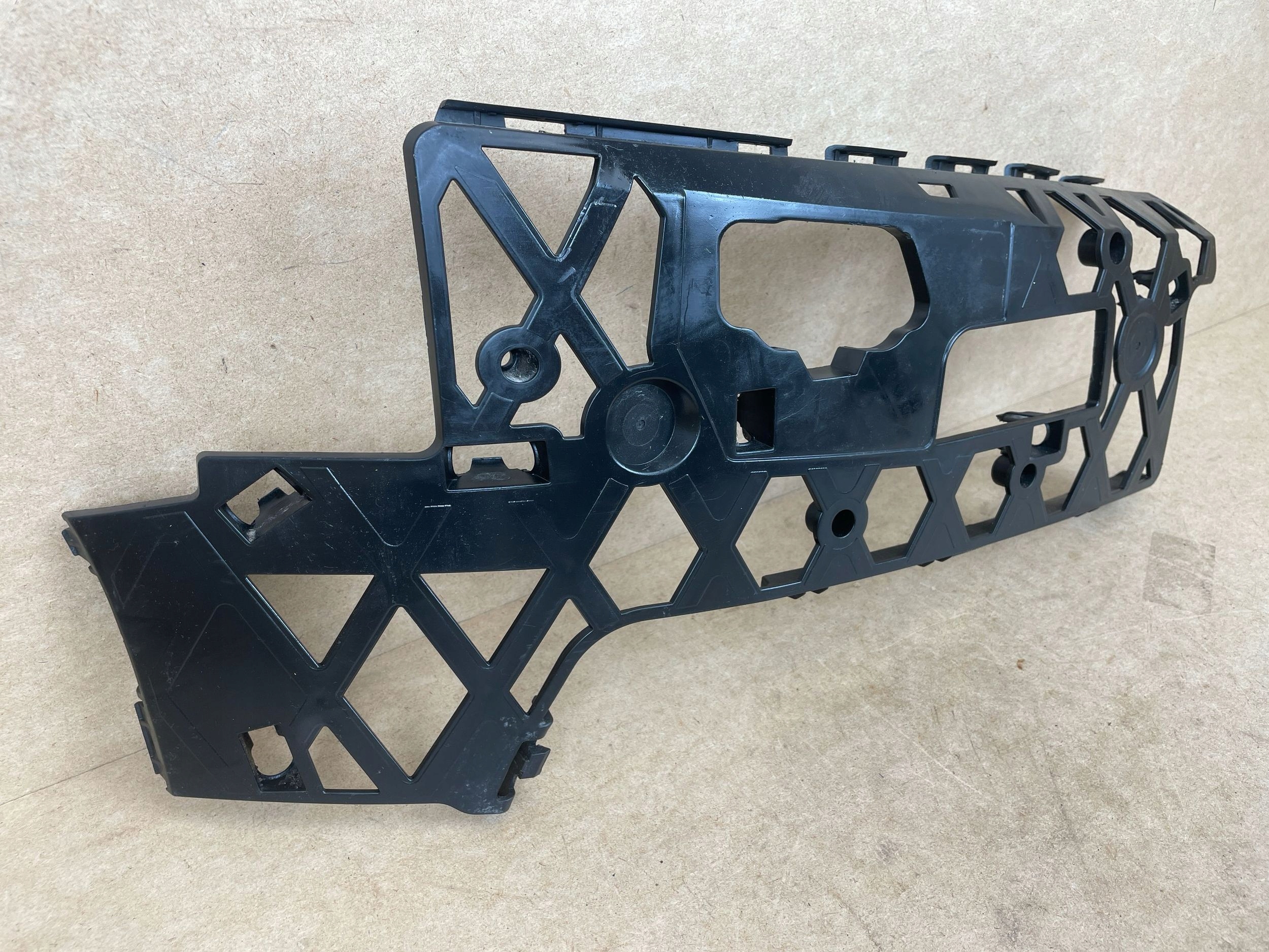 bumper bracket right front VW PASSAT ZWYKLY B7 2010-2015 3AA807178