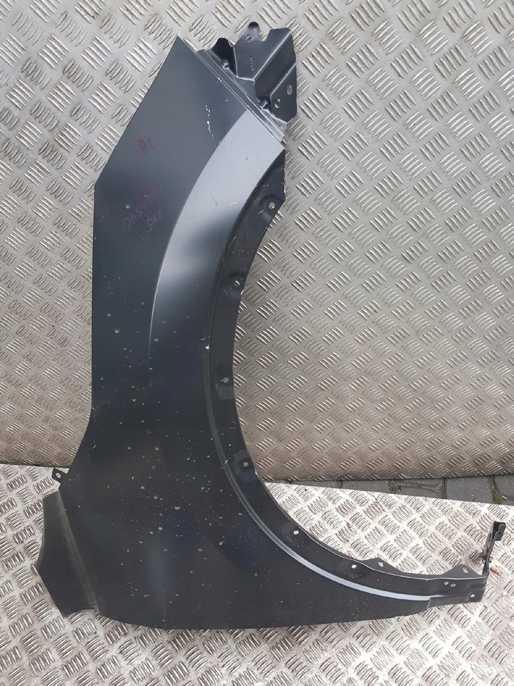 Błotnik prawy przód Nissan Qashqai J11