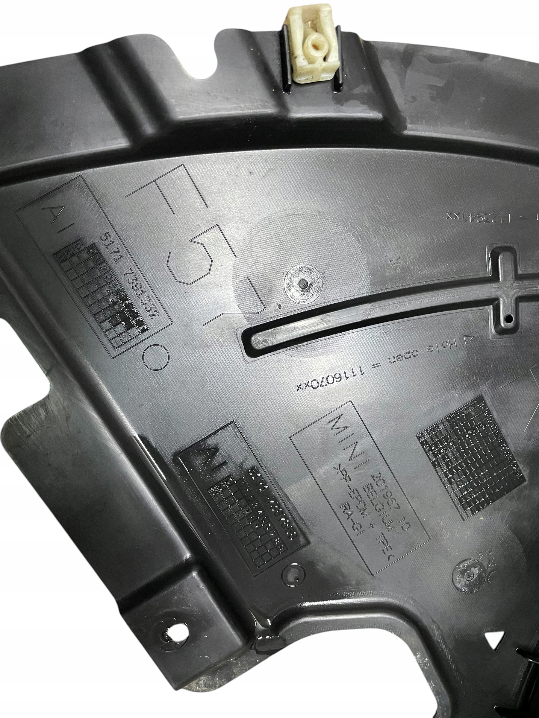 mudguard front right complete MINI F57