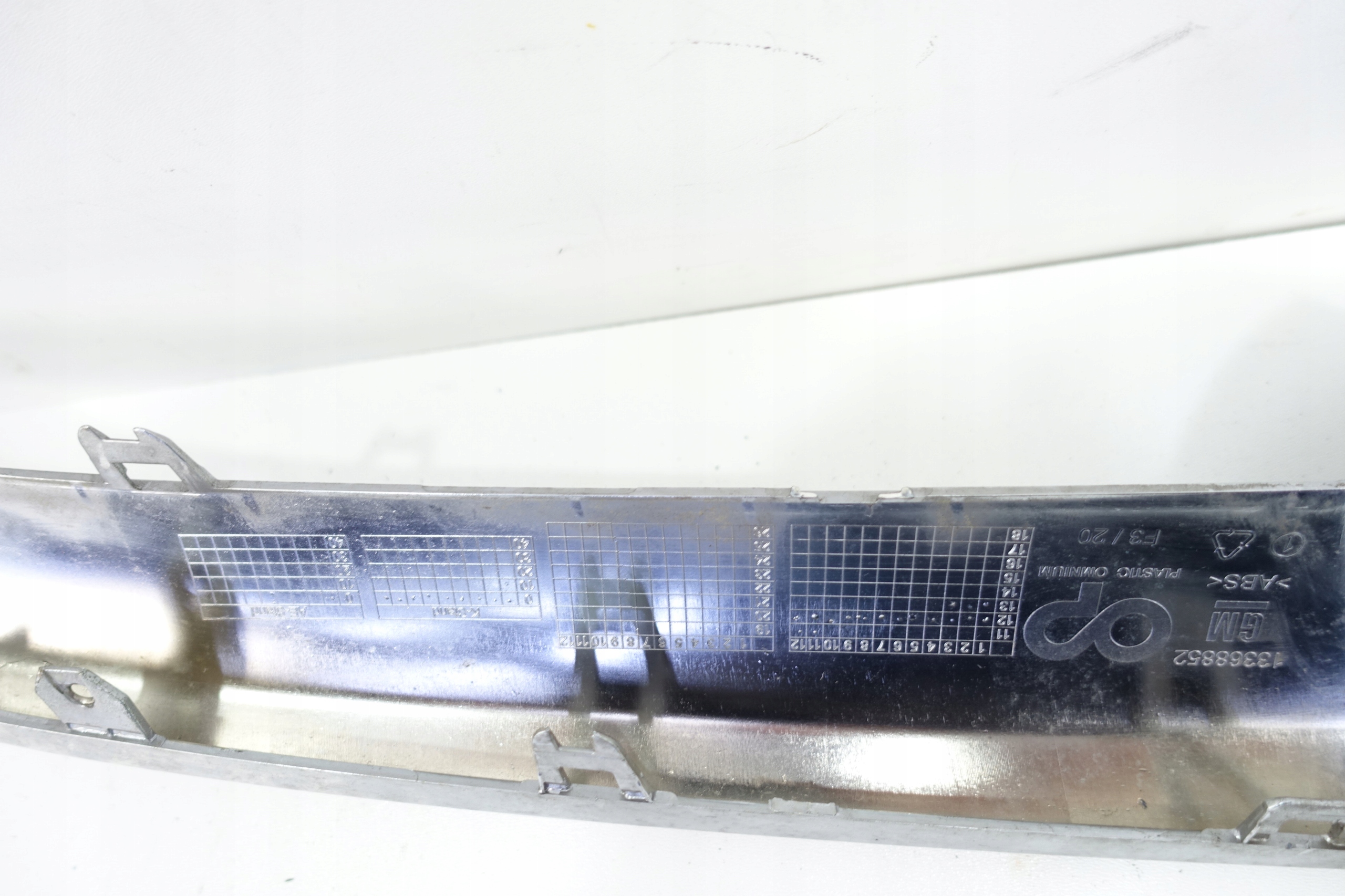 CHROM LISTWA GRILLA ATRAPY OPEL ASTRA IV J 2012 Color needs painting