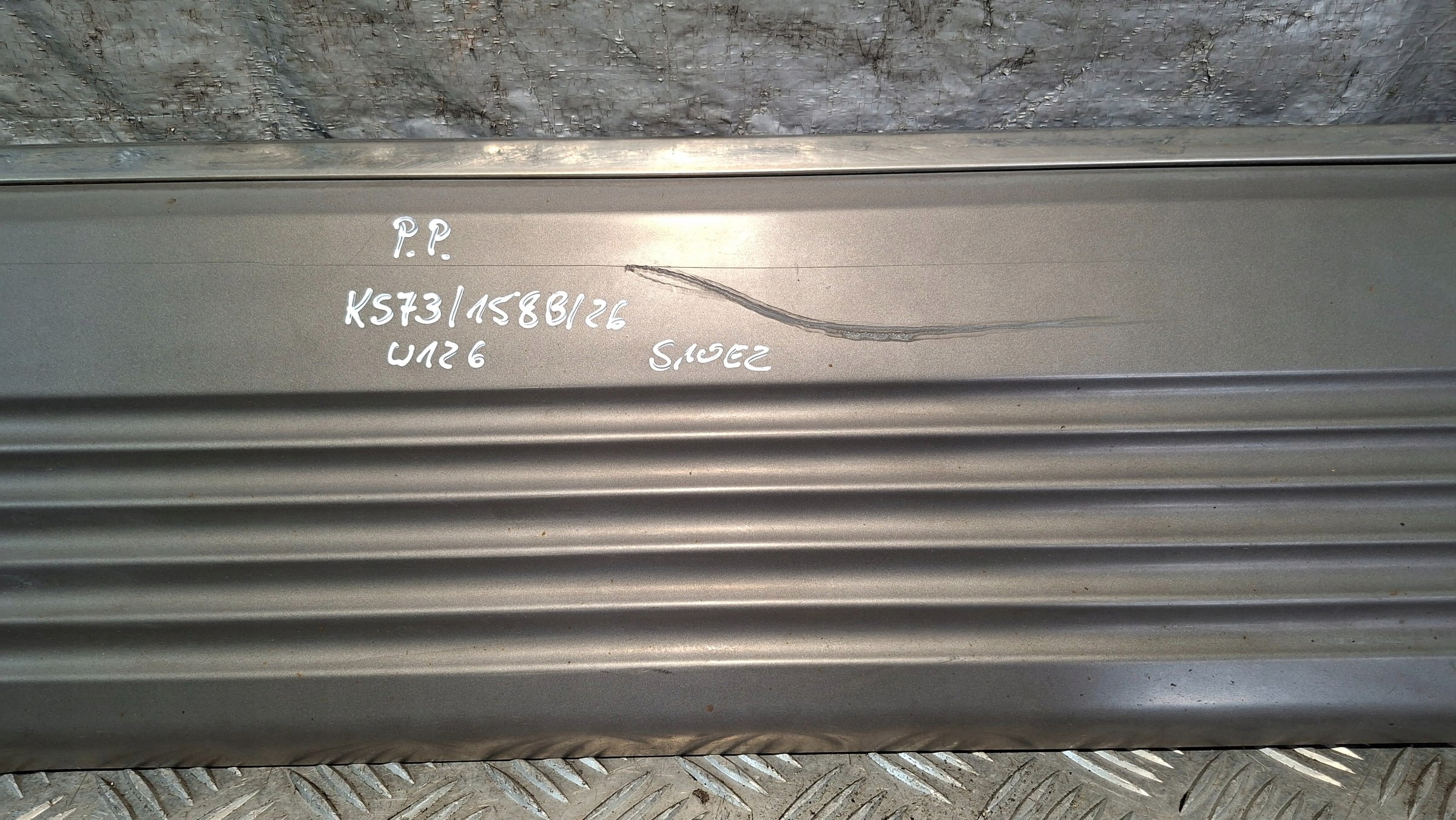 moulding door right front MERCEDES W126