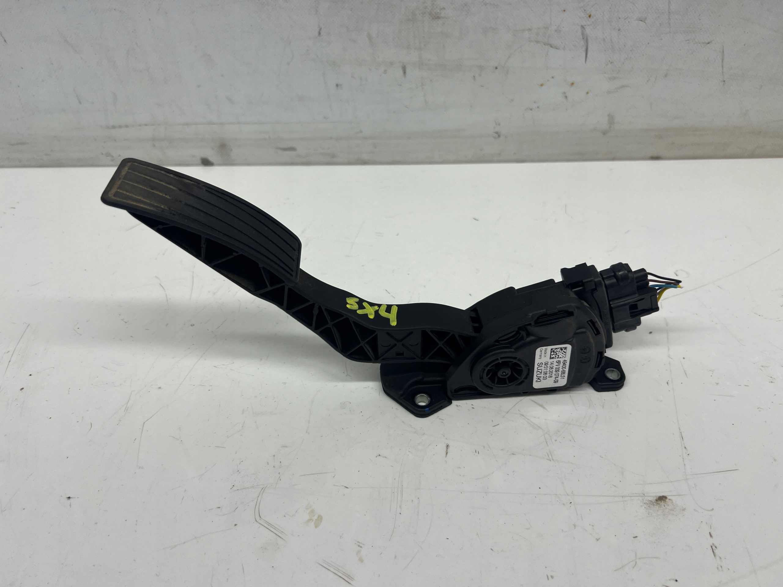 Suzuki SX4 S-Cross accelerator pedal potentiometer 49400-68L51