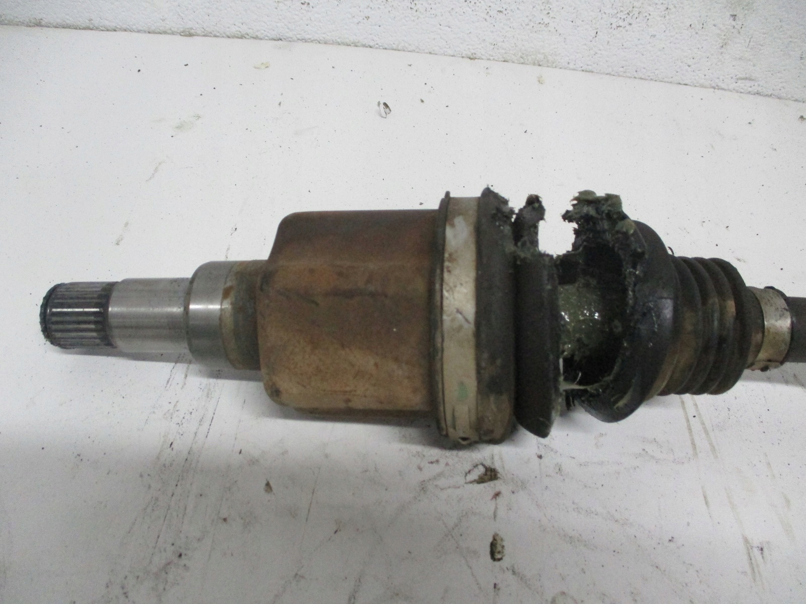 semi-axis left FORD FIESTA ECOSPORT JN15-3B437-BB