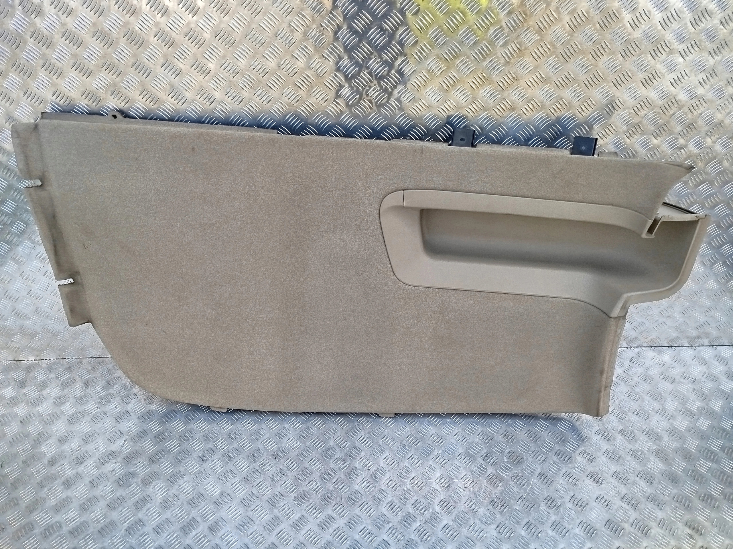 TAPICERKA GLOBU PRAWA SCANIA TOPLINE Producent części Scania OE