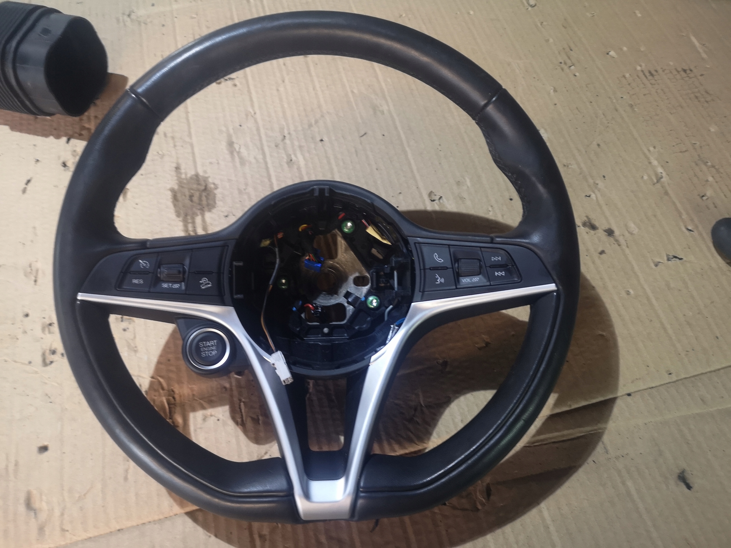 ALFA ROMEO GIULIA STELVIO КОЖАНЫЙ РУЛЬ