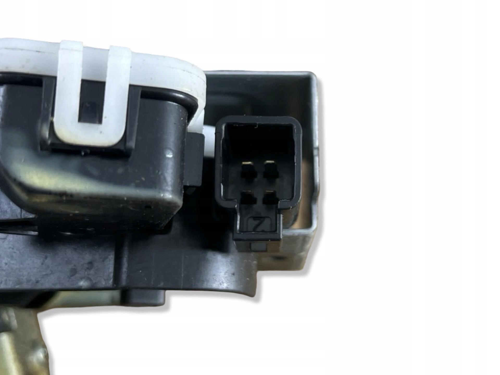 lock bonnet boot Mazda 3 2 BL 2010 C6728