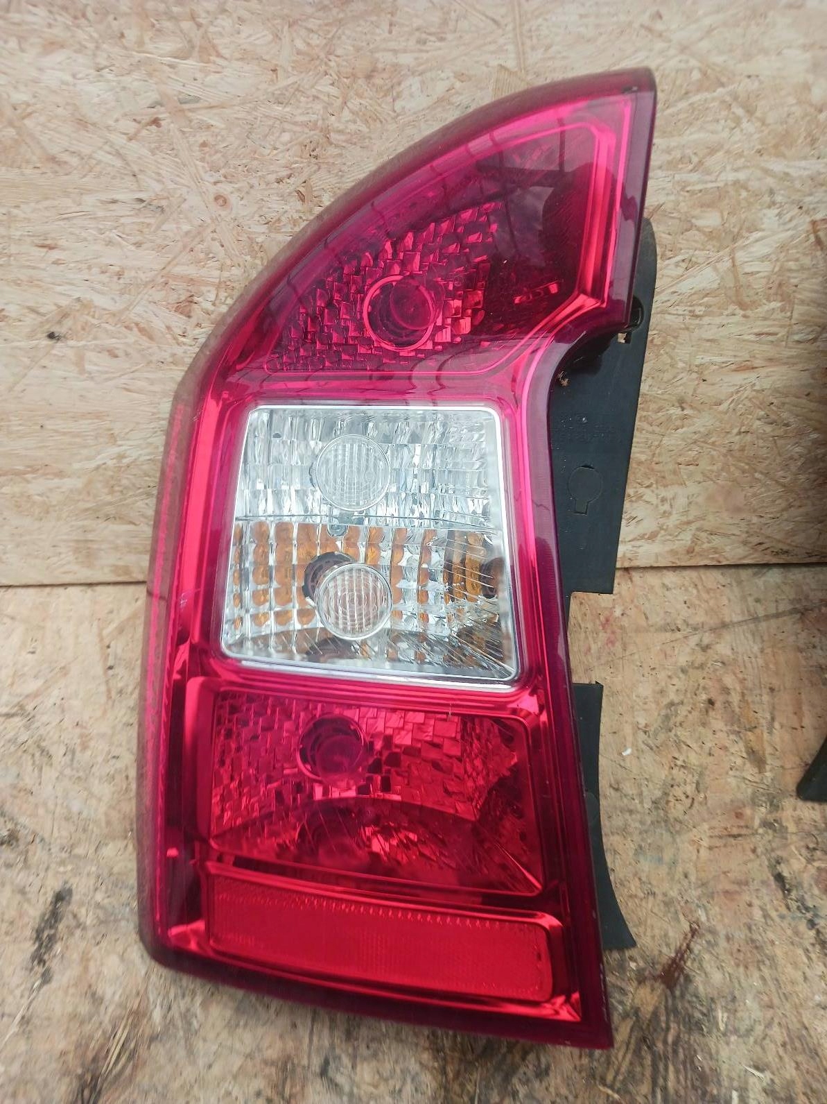 фонарь левый kia CARENS III