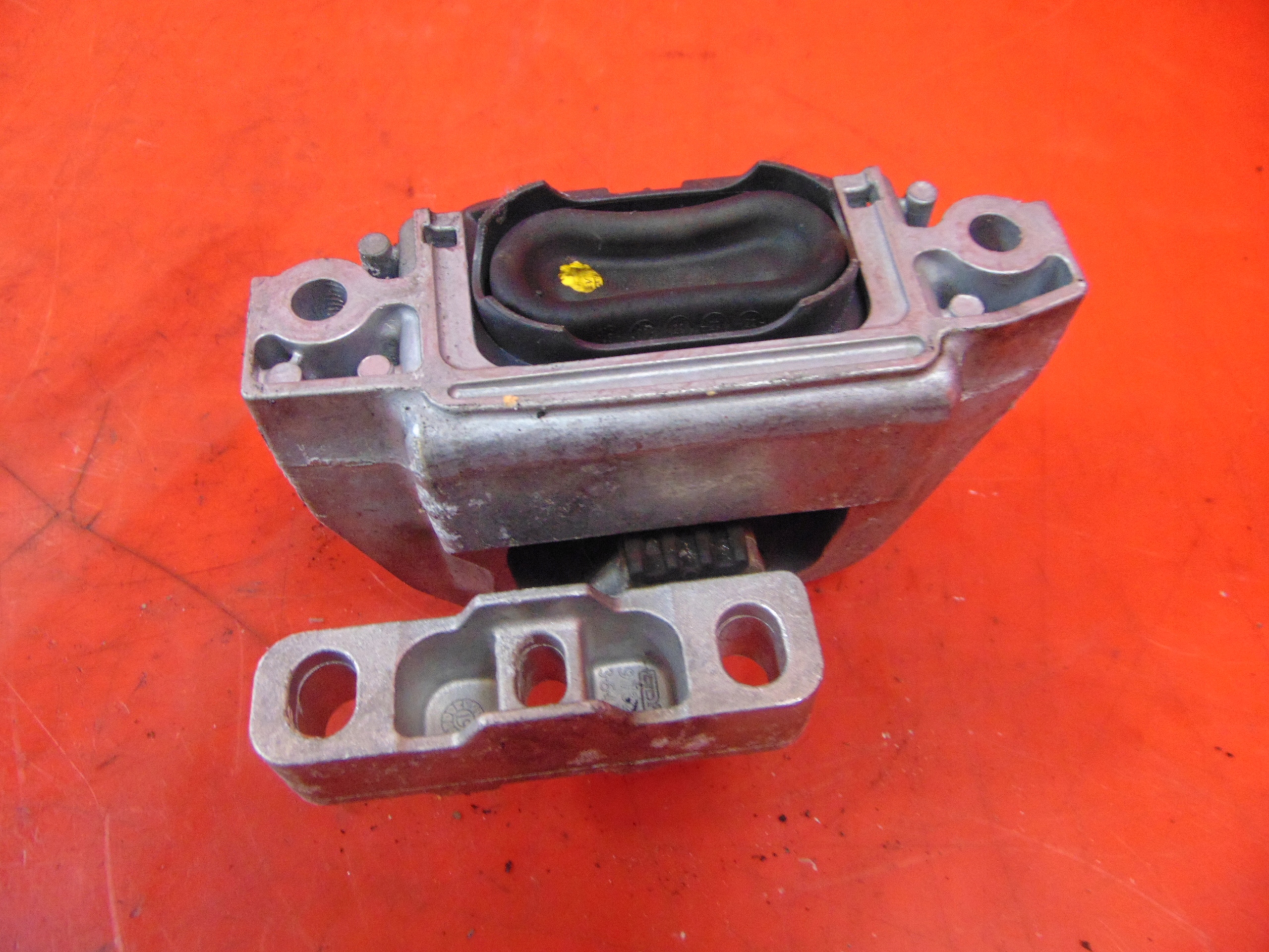Audi Q3 II F3 83A 1.5 TFSI holder engine mount